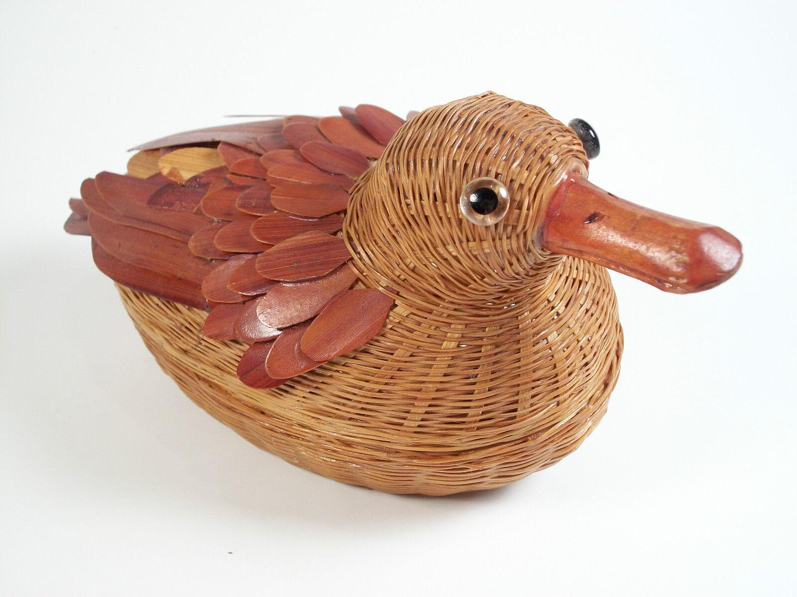 Asian Pair of Vintage Bird Form Lidded Baskets - Finely Woven - Late 20th Century For Sale