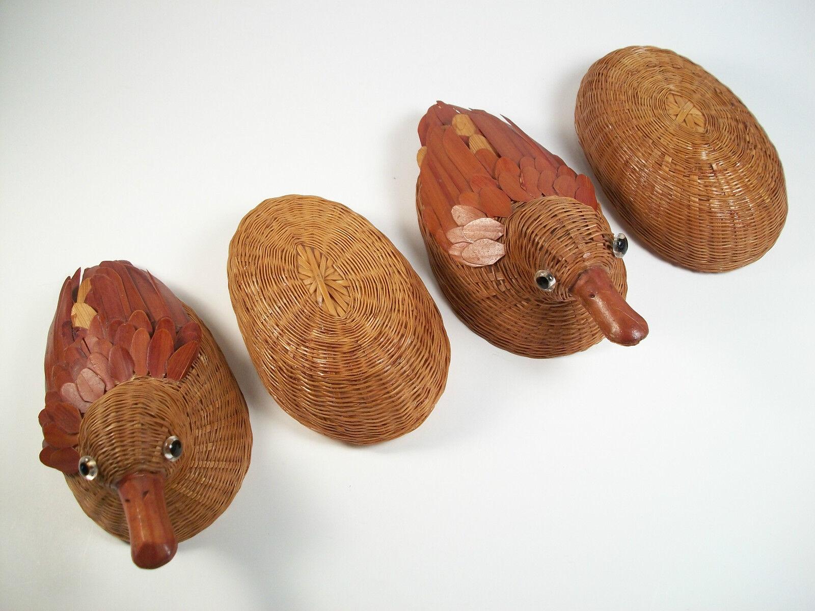 Pair of Vintage Bird Form Lidded Baskets - Finely Woven - Late 20th Century In Good Condition For Sale In Chatham, ON