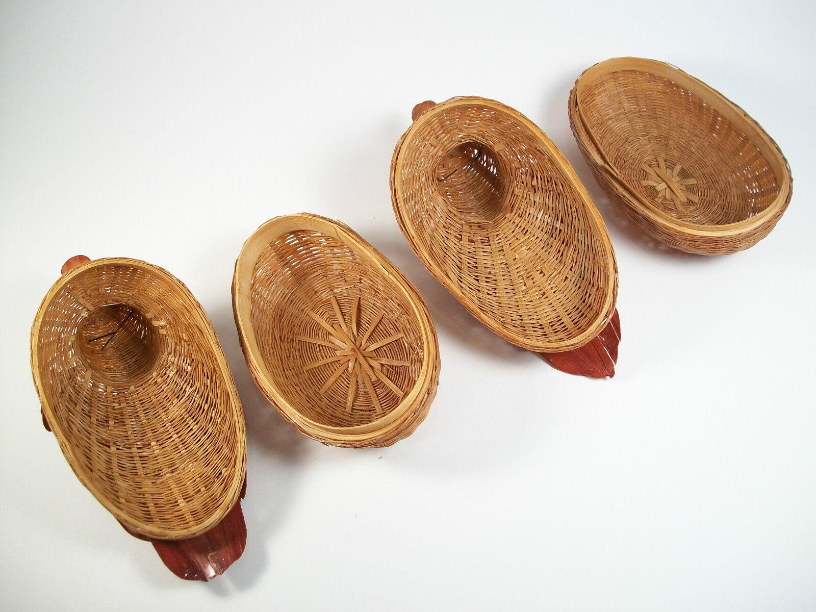 Wicker Pair of Vintage Bird Form Lidded Baskets - Finely Woven - Late 20th Century For Sale
