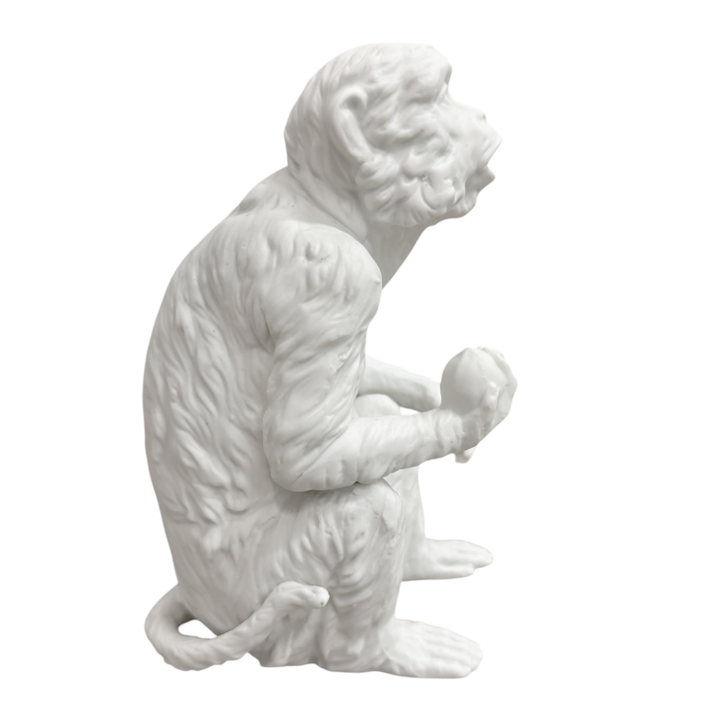 XX secolo Coppia di scimmie macaco in porcellana di Bisque d'epoca in vendita