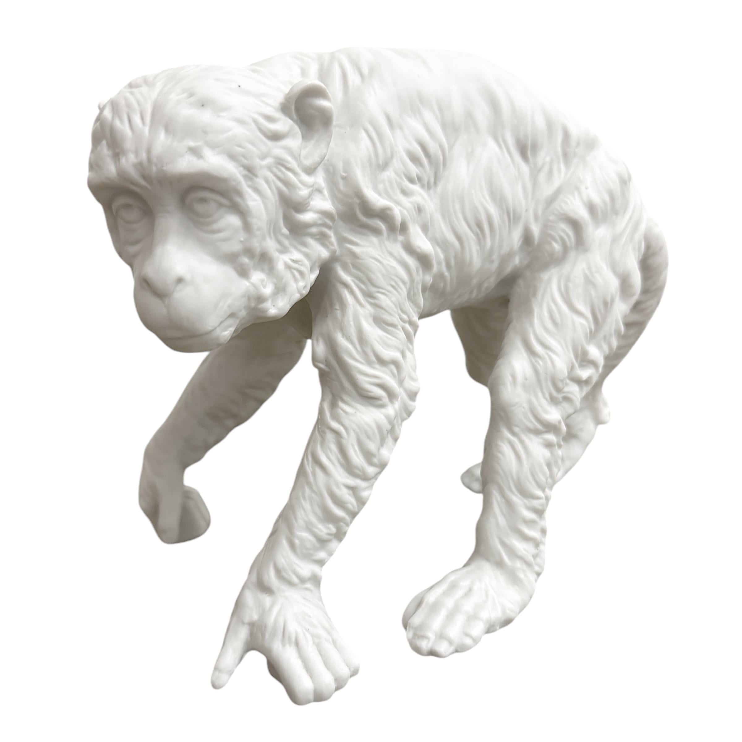 Coppia di scimmie macaco in porcellana di Bisque d'epoca in vendita 2
