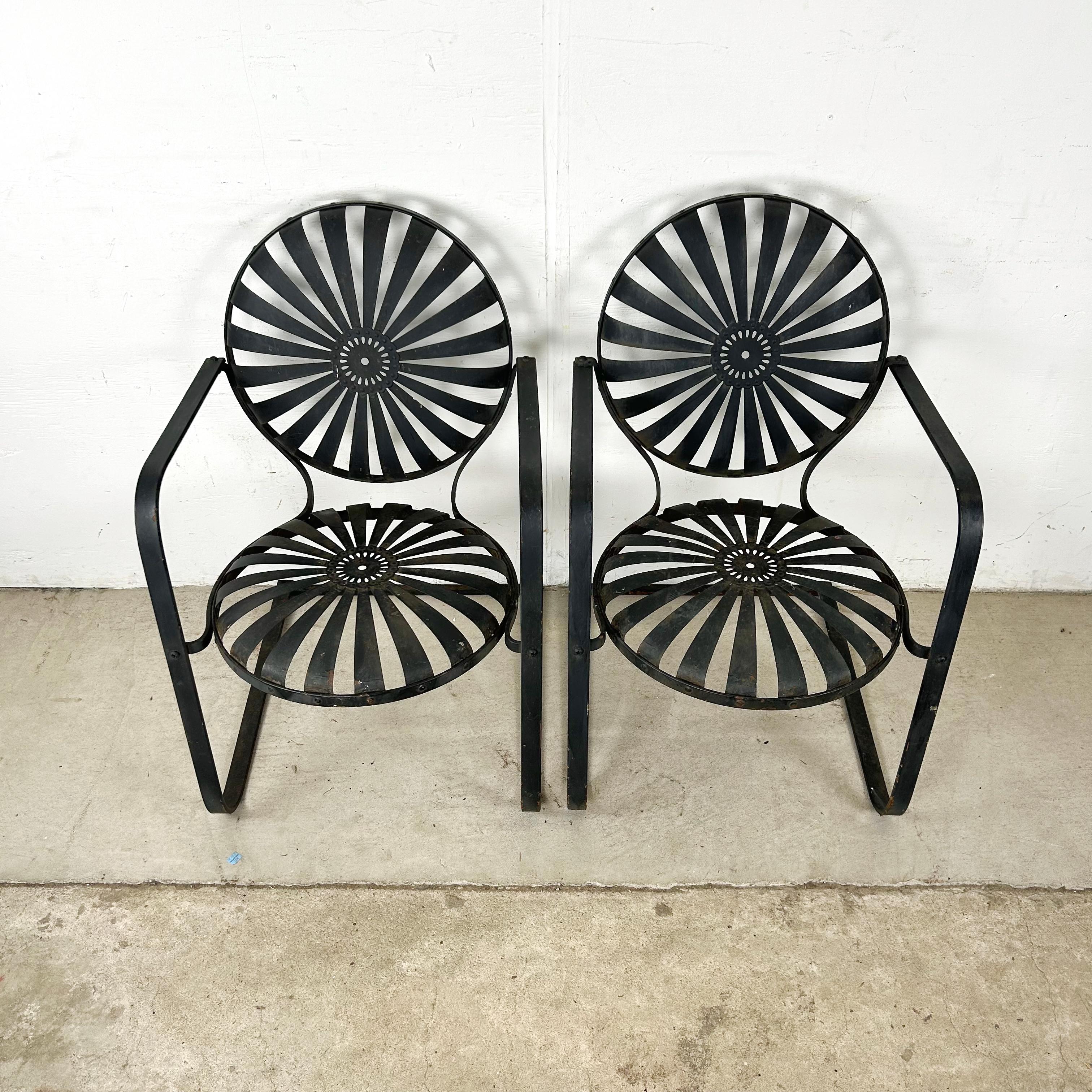 Mid-Century Modern Paire de chaises de jardin luge noires vintage d'après François Carré en vente