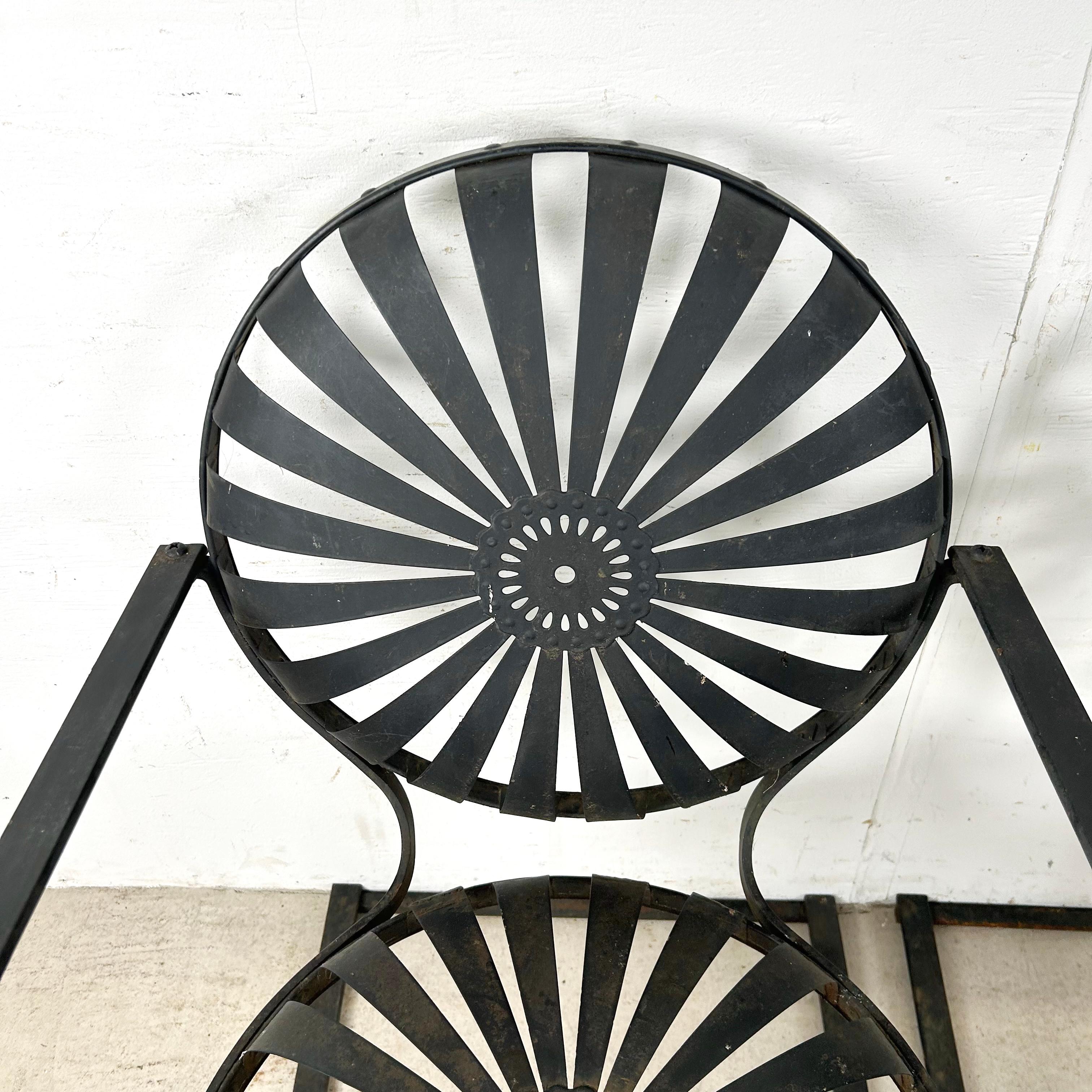Inconnu Paire de chaises de jardin luge noires vintage d'après François Carré en vente