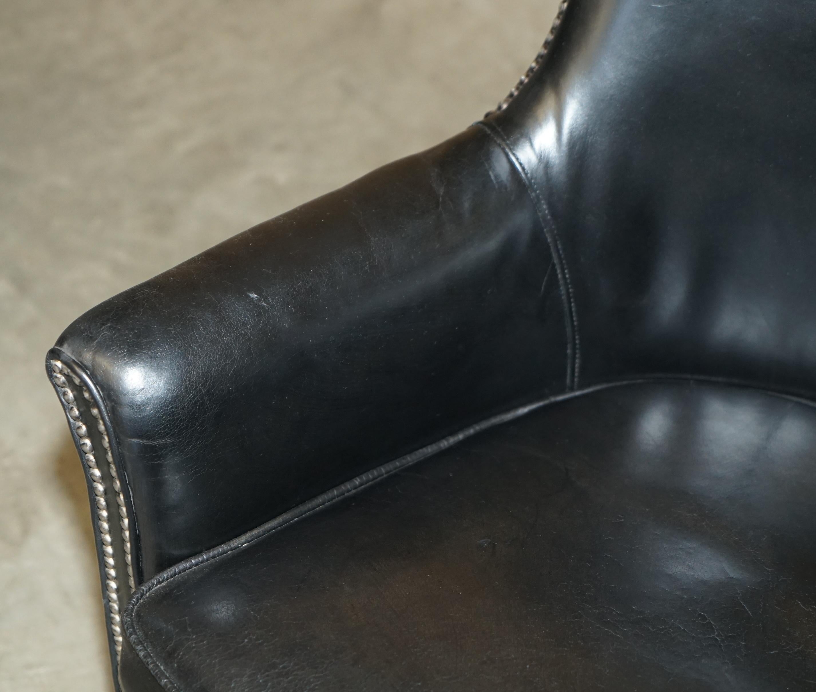 PAIR OF VINTAGE BLACK LEATHER TUB CLUB ARMCHAIRS WiTH HAND STUDDED UPHOLSTERY For Sale 11