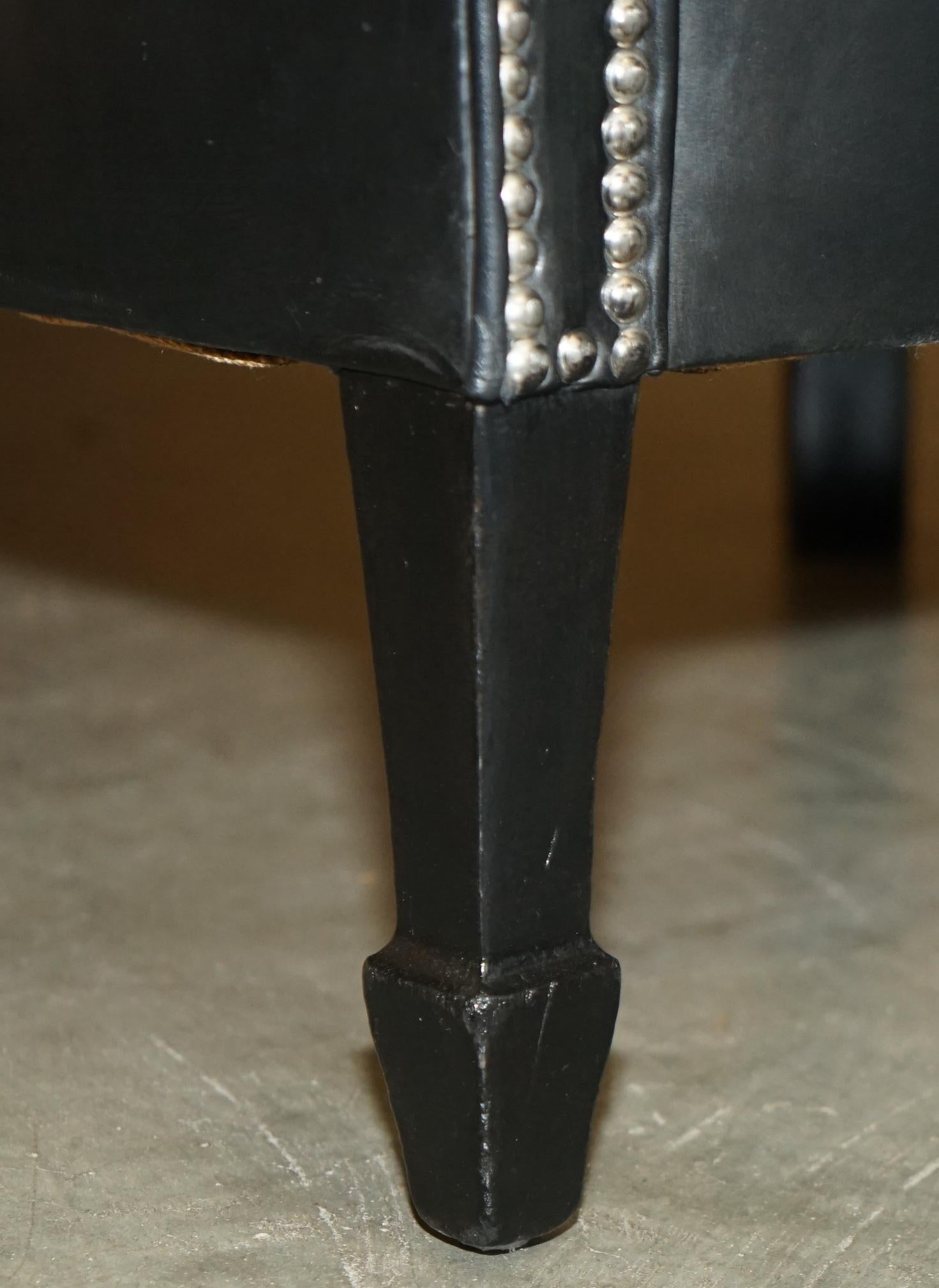 PAIR OF VINTAGE BLACK LEATHER TUB CLUB ARMCHAIRS WiTH HAND STUDDED UPHOLSTERY For Sale 12