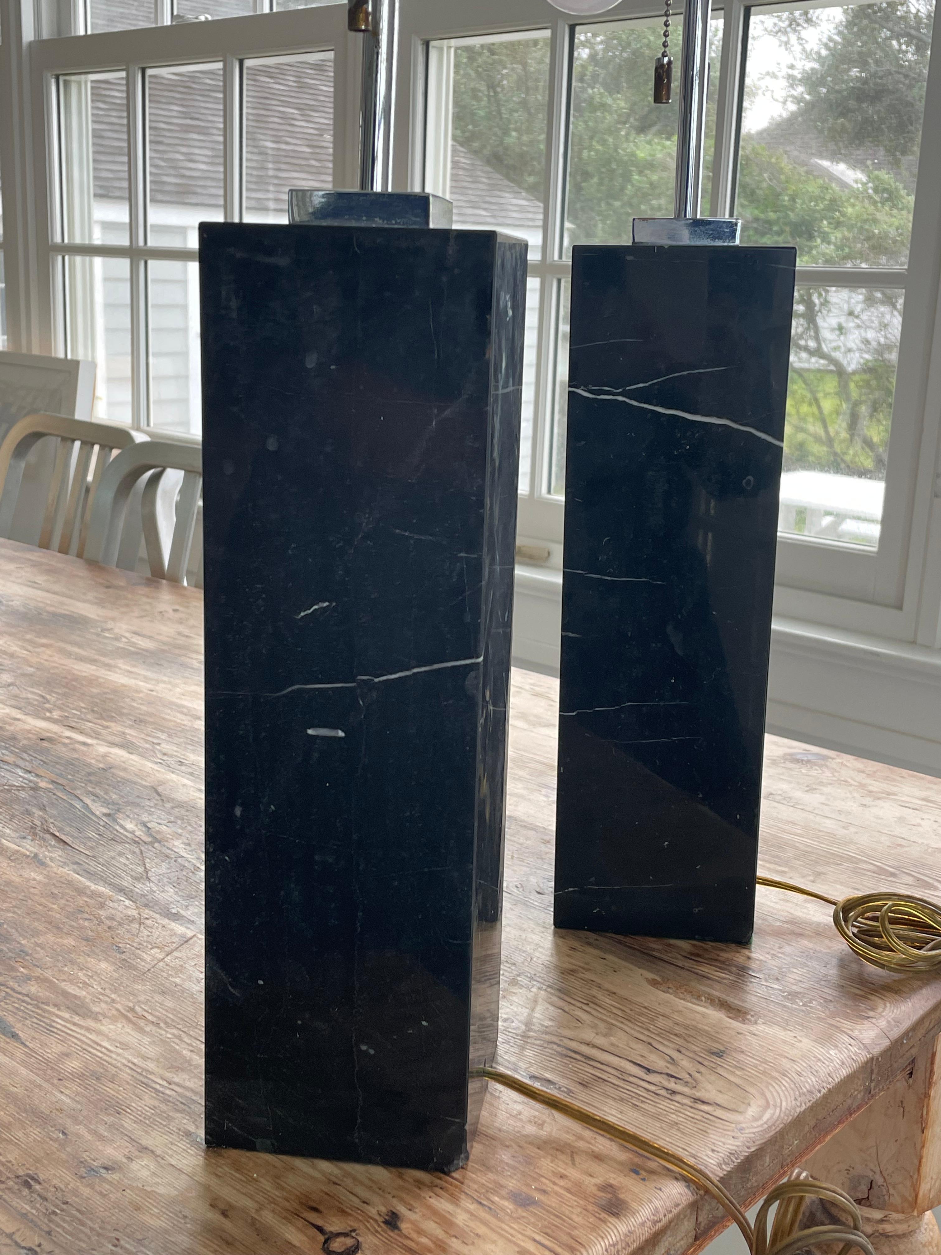 Paire de lampes de table vintage en marbre noir en vente 4