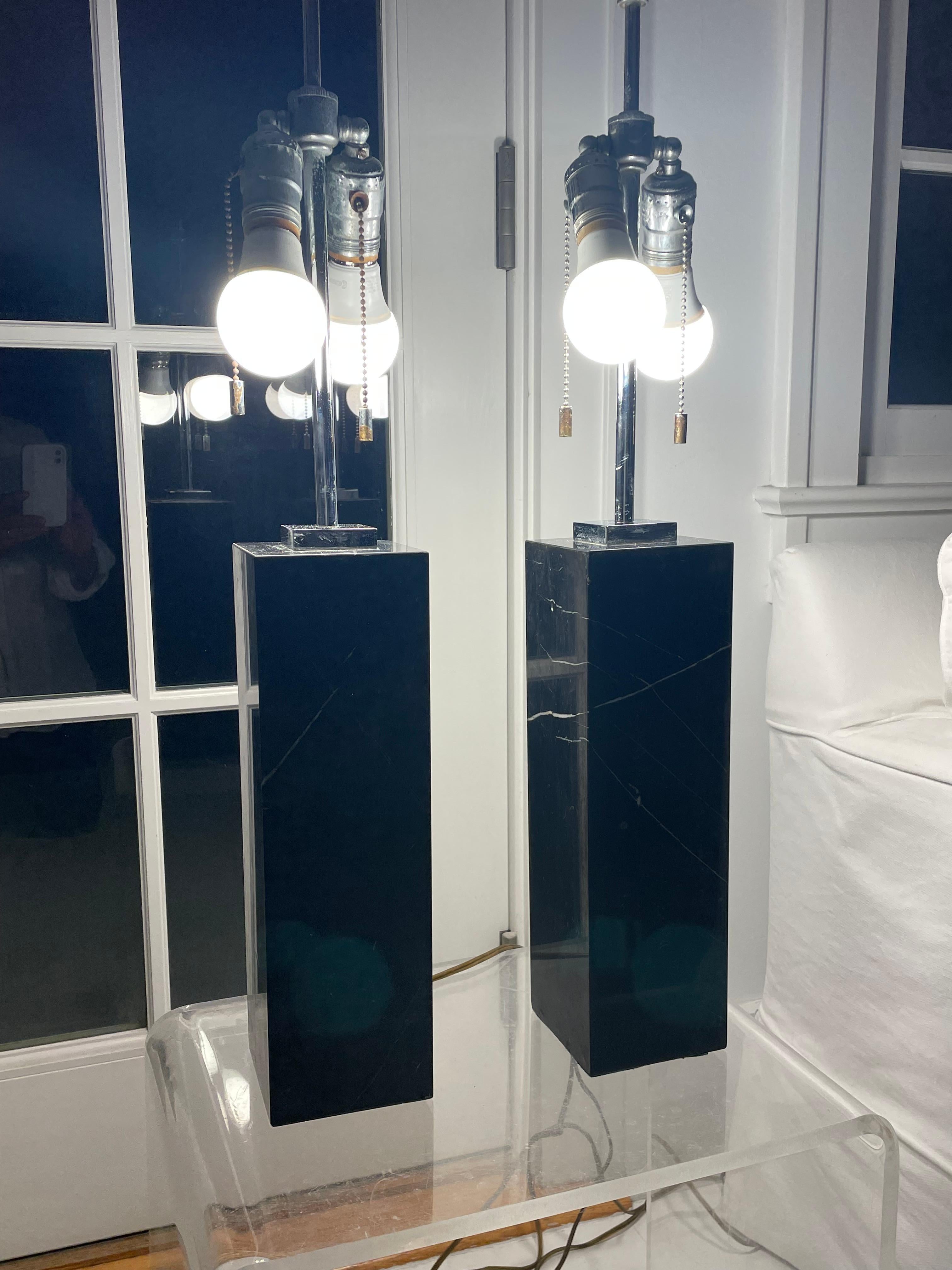 Paire de lampes de table vintage en marbre noir en vente 7