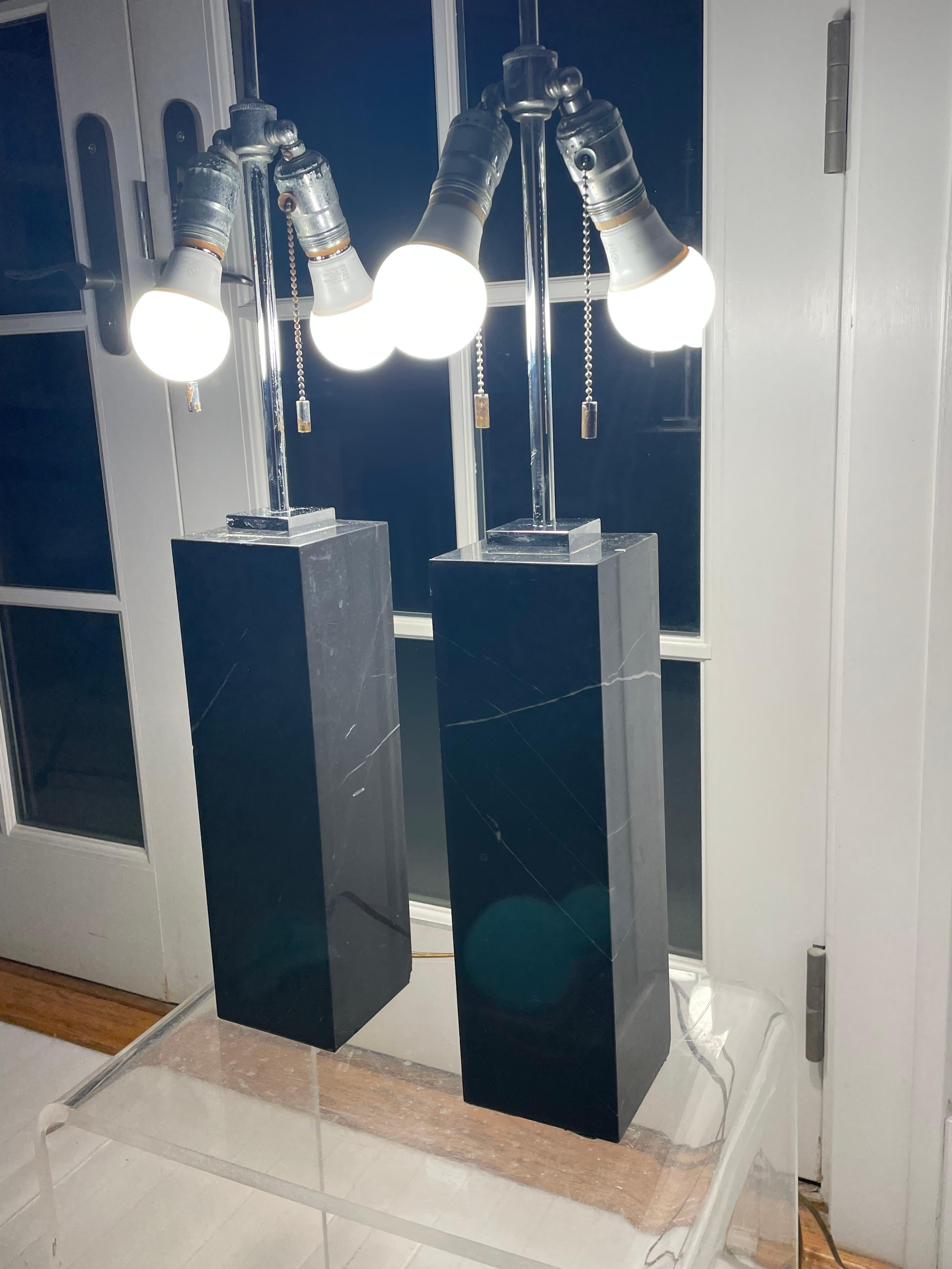 Paire de lampes de table vintage en marbre noir en vente 8