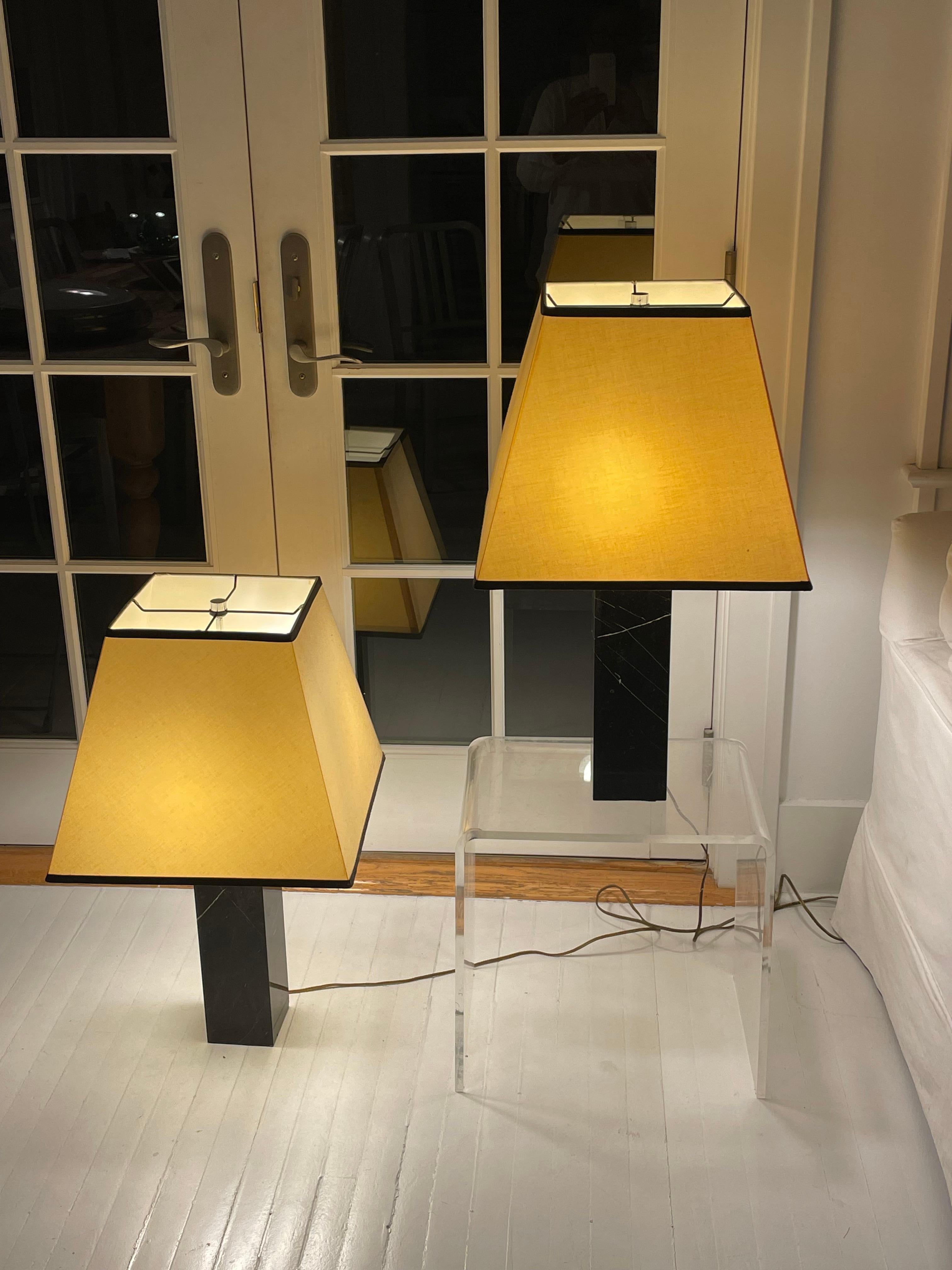 Paire de lampes de table vintage en marbre noir en vente 10