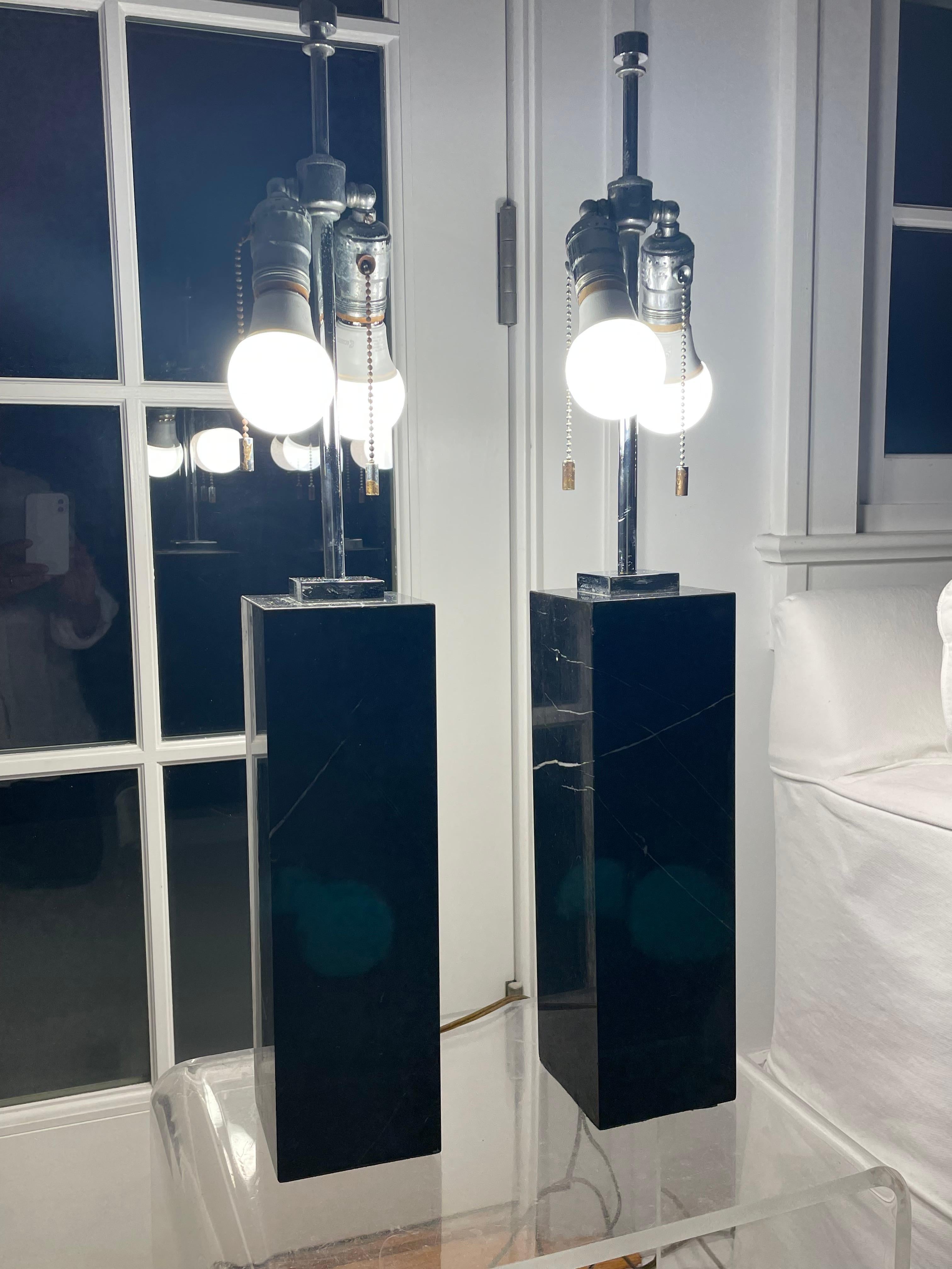 Paire de lampes de table vintage en marbre noir en vente 3