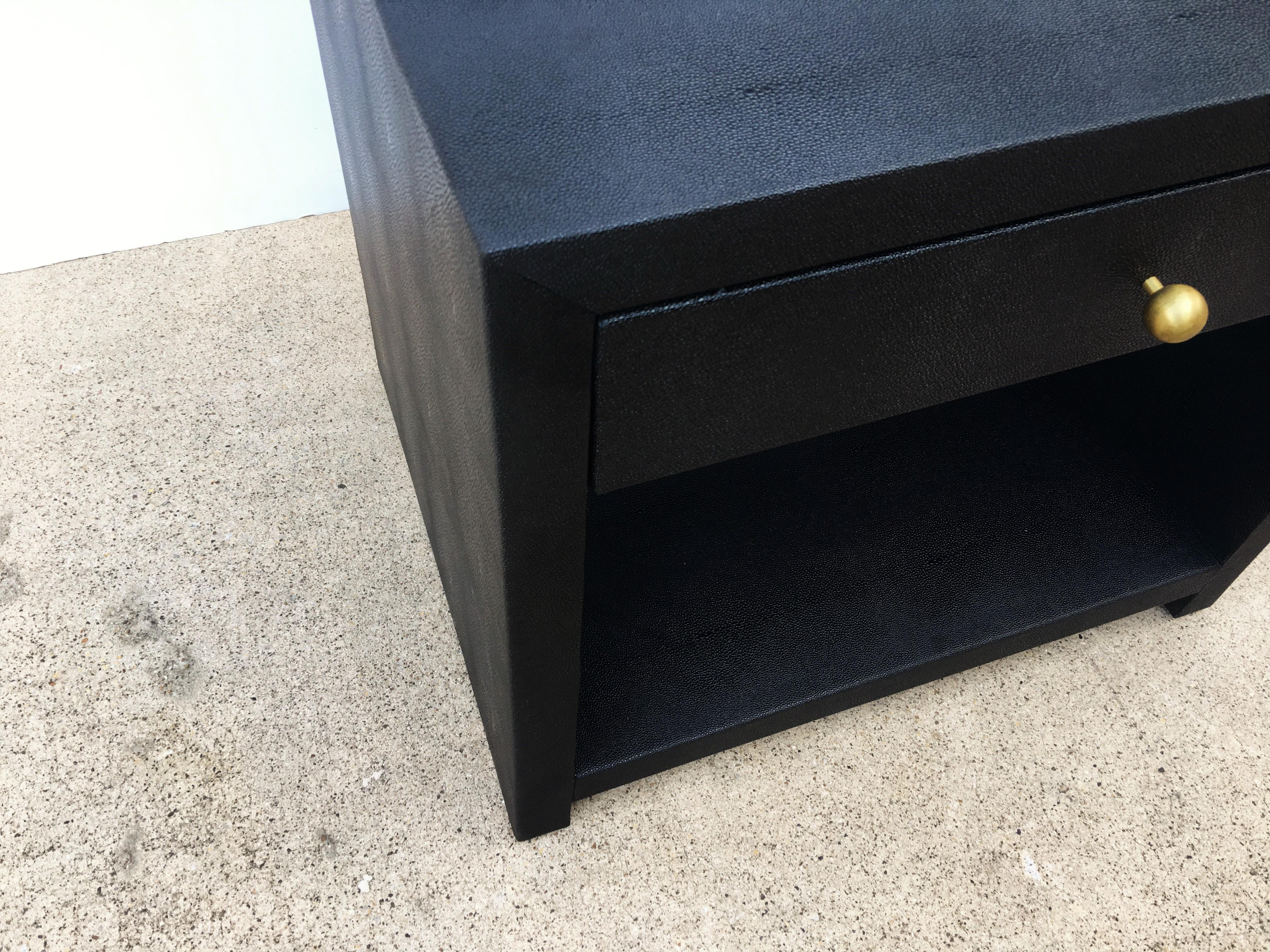 Late 20th Century Pair of Vintage Black Shagreen Nightstands/Side Tables For Sale