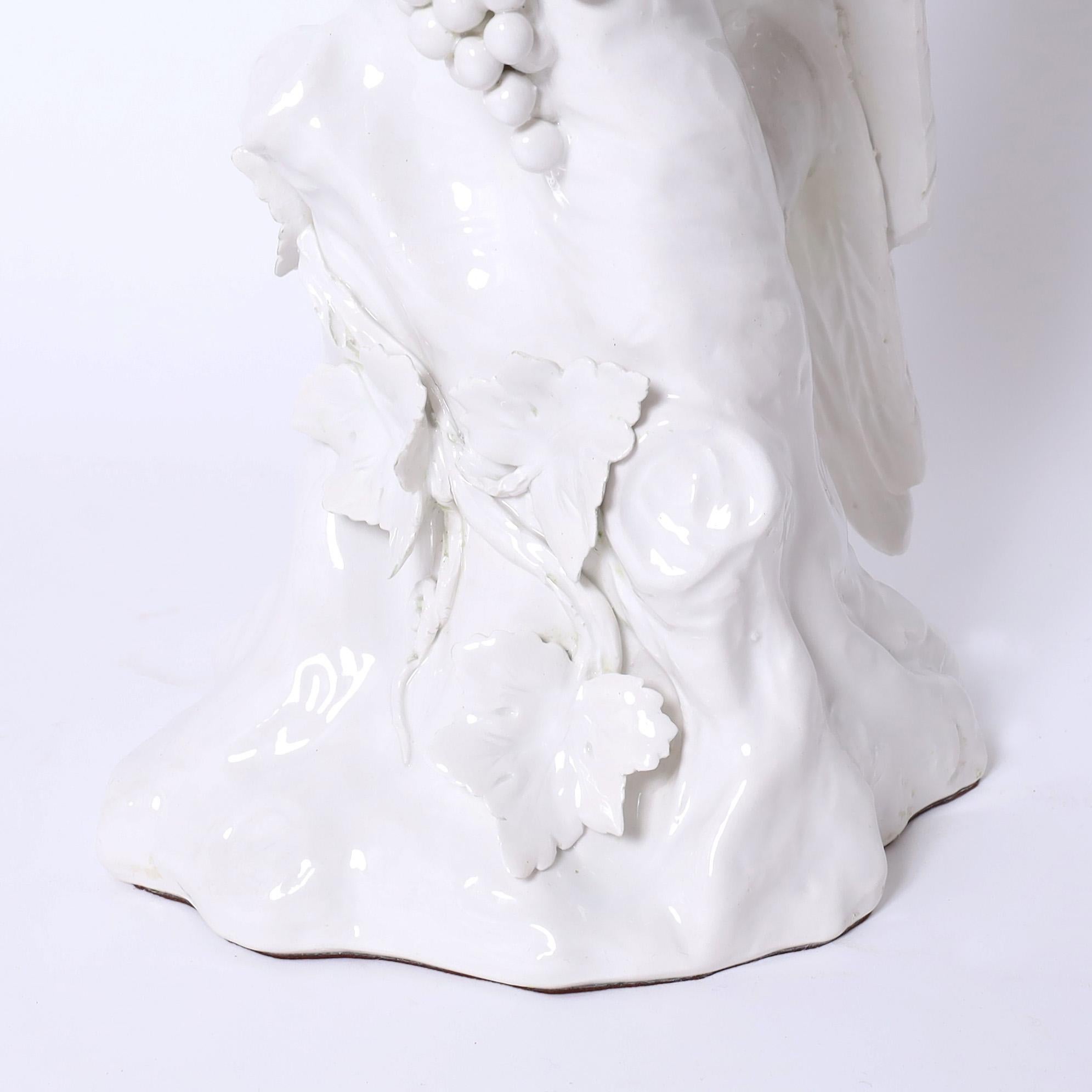 XX secolo Coppia di figure di uccelli o pappagalli Blanc de Chine d'epoca in vendita