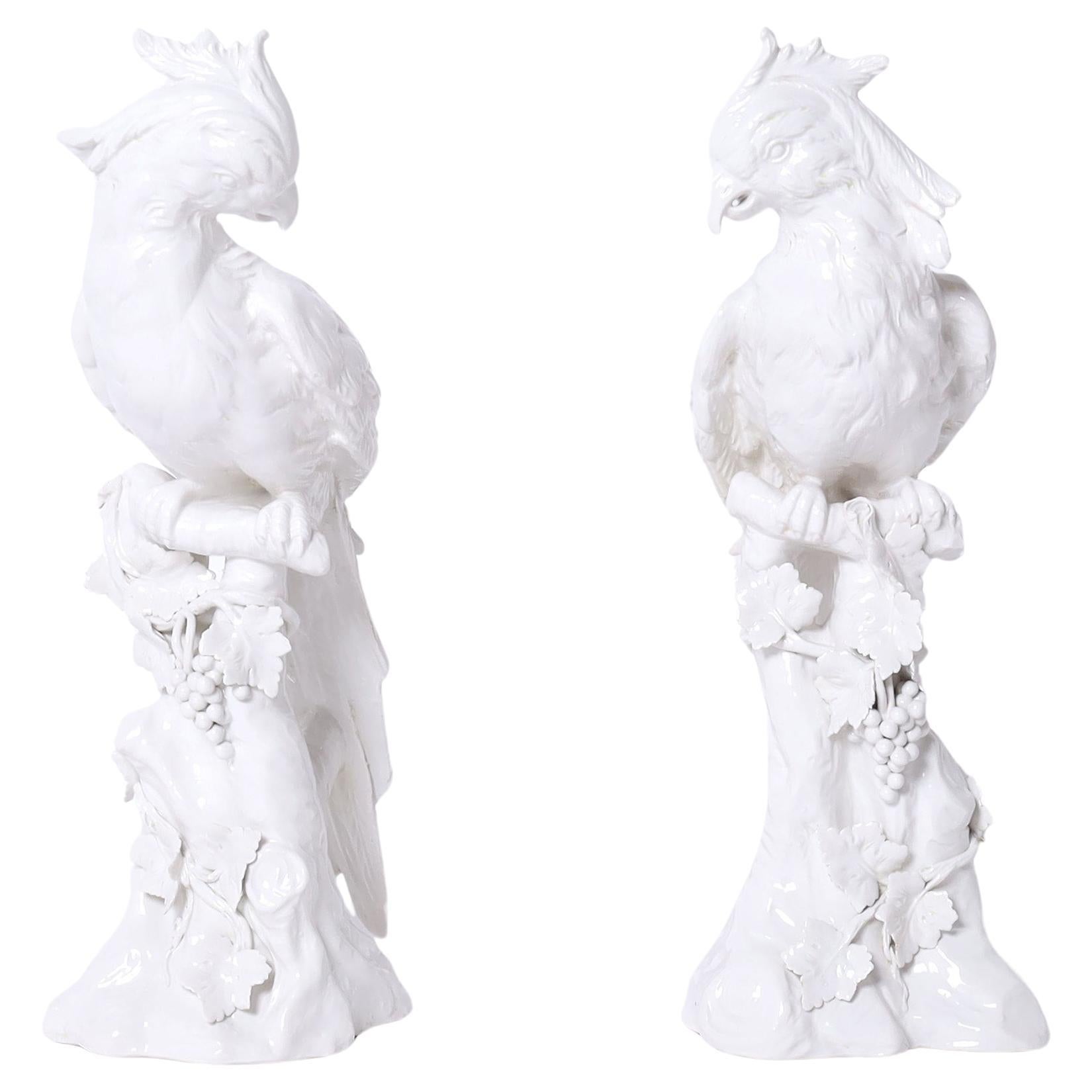 Paar Blanc de Chine-Vogel- oder Papagei-Figuren im Vintage-Stil