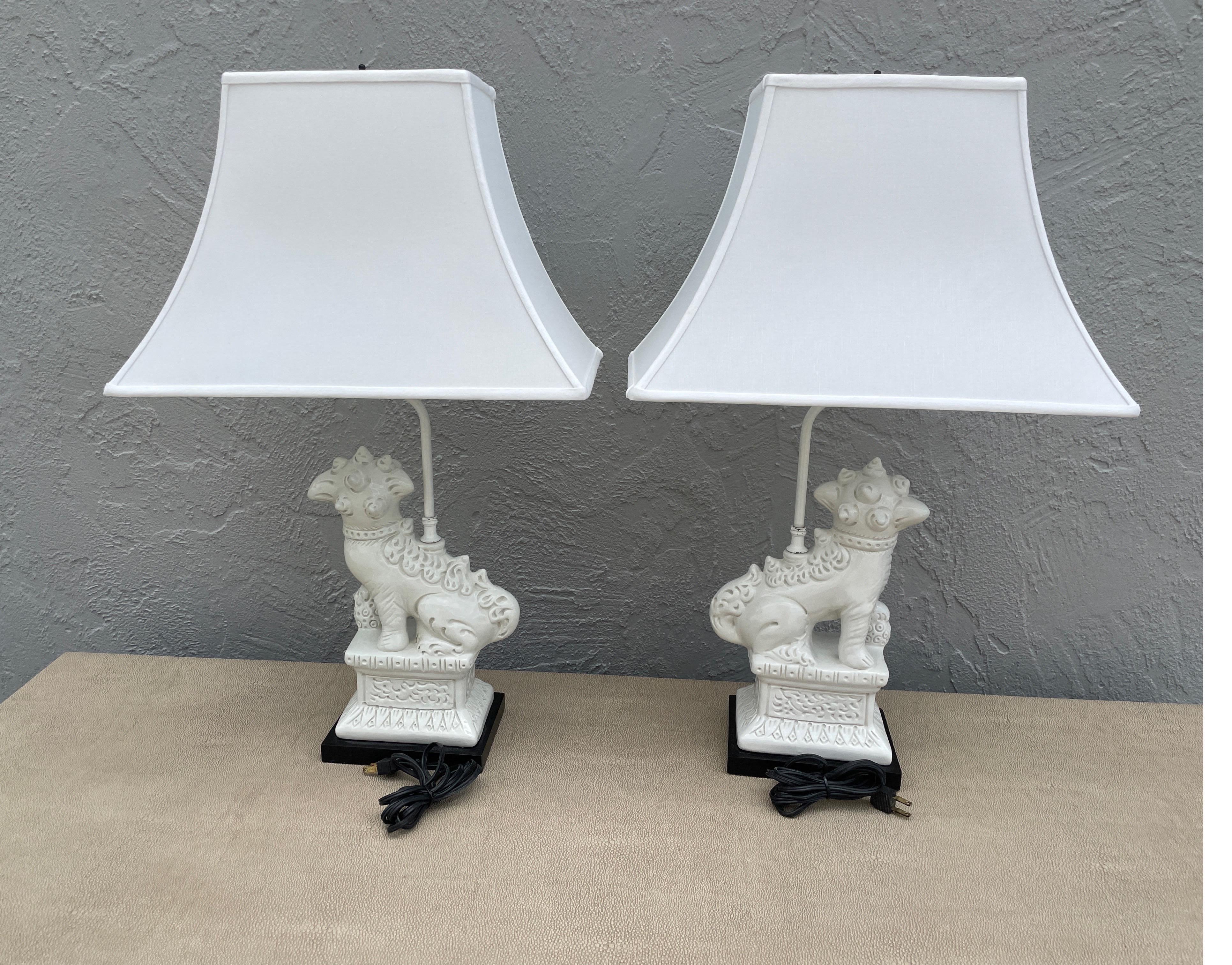 Pair of Vintage Blanc de Chine Foo Dog Lamps For Sale 6