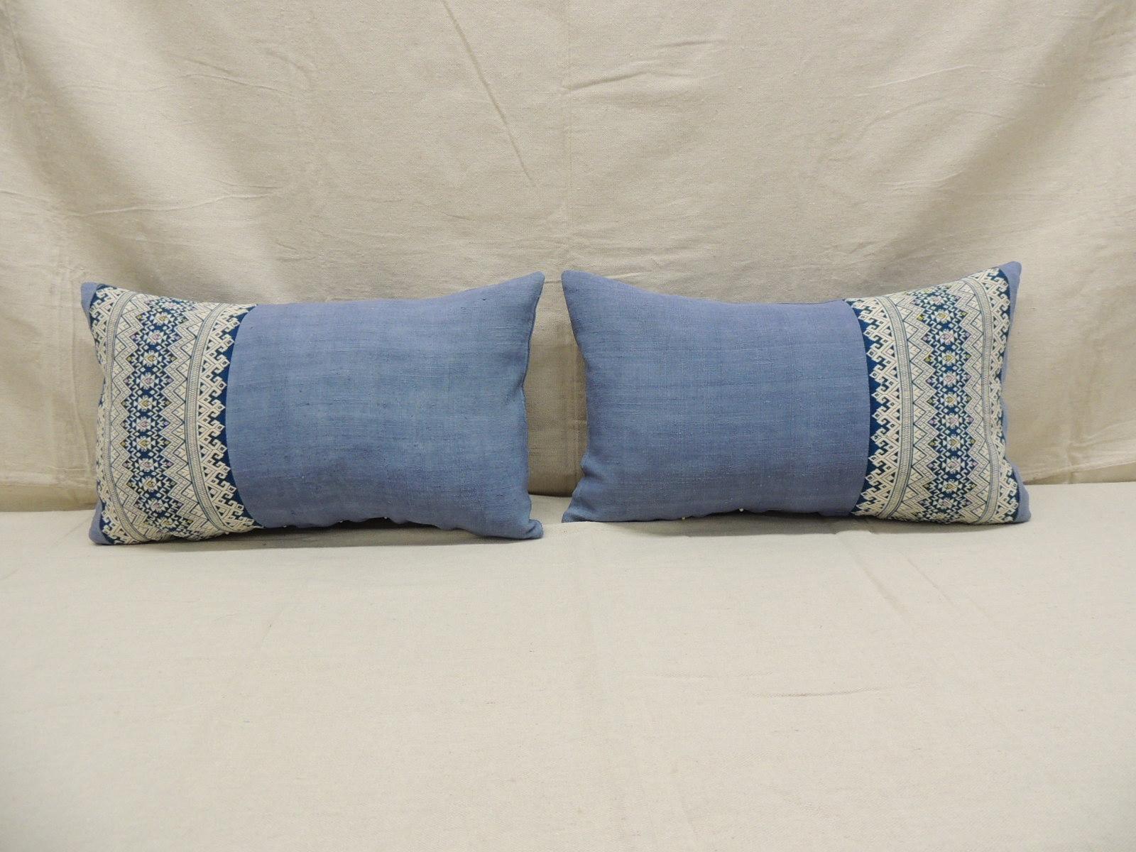 Pair of vintage blue and white Asian decorative lumbar pillows.
Antique linen frame, same as backing with Asian embroidered textile.
Size: 12