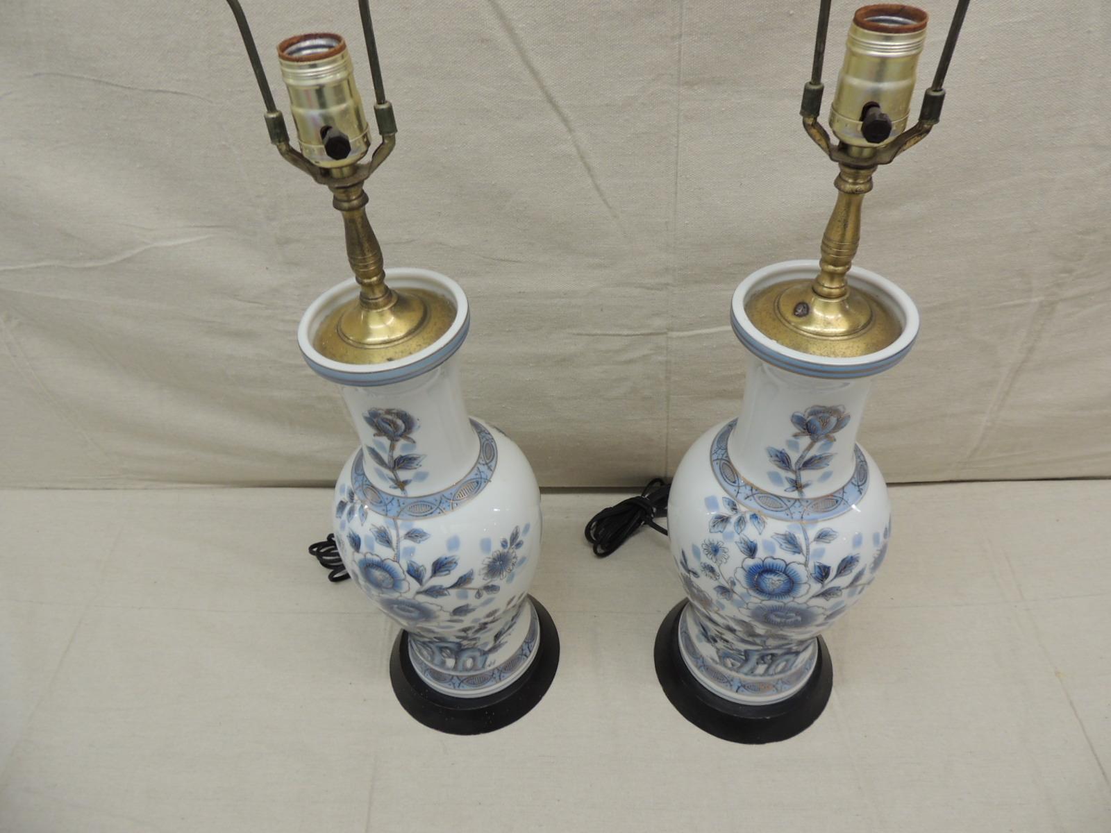 Pair of Vintage Blue and White Imari Table Lamps In Good Condition In Oakland Park, FL