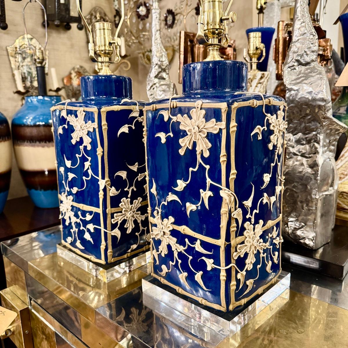 Pair of Vintage Blue and White Lamps For Sale 1