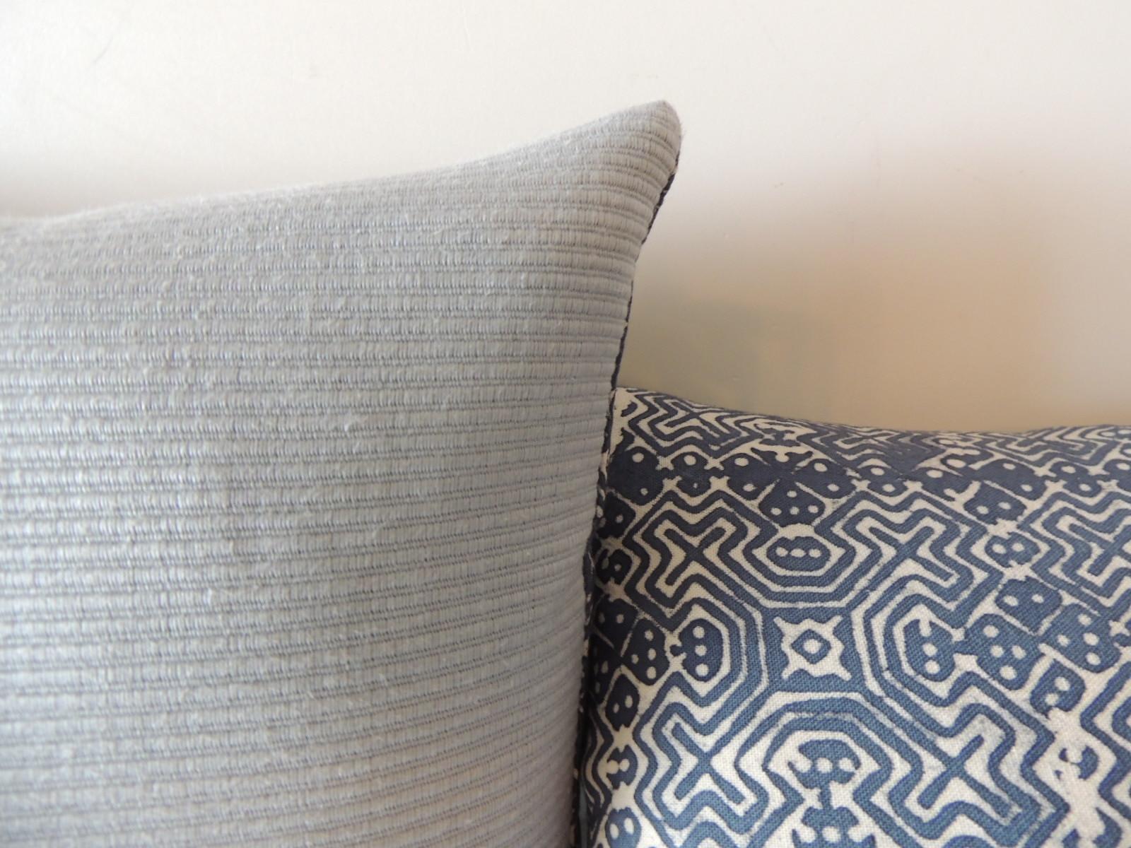 Pair of Vintage Blue and White Petite Hand-Blocked Batik Decorative Pillows In Good Condition In Oakland Park, FL