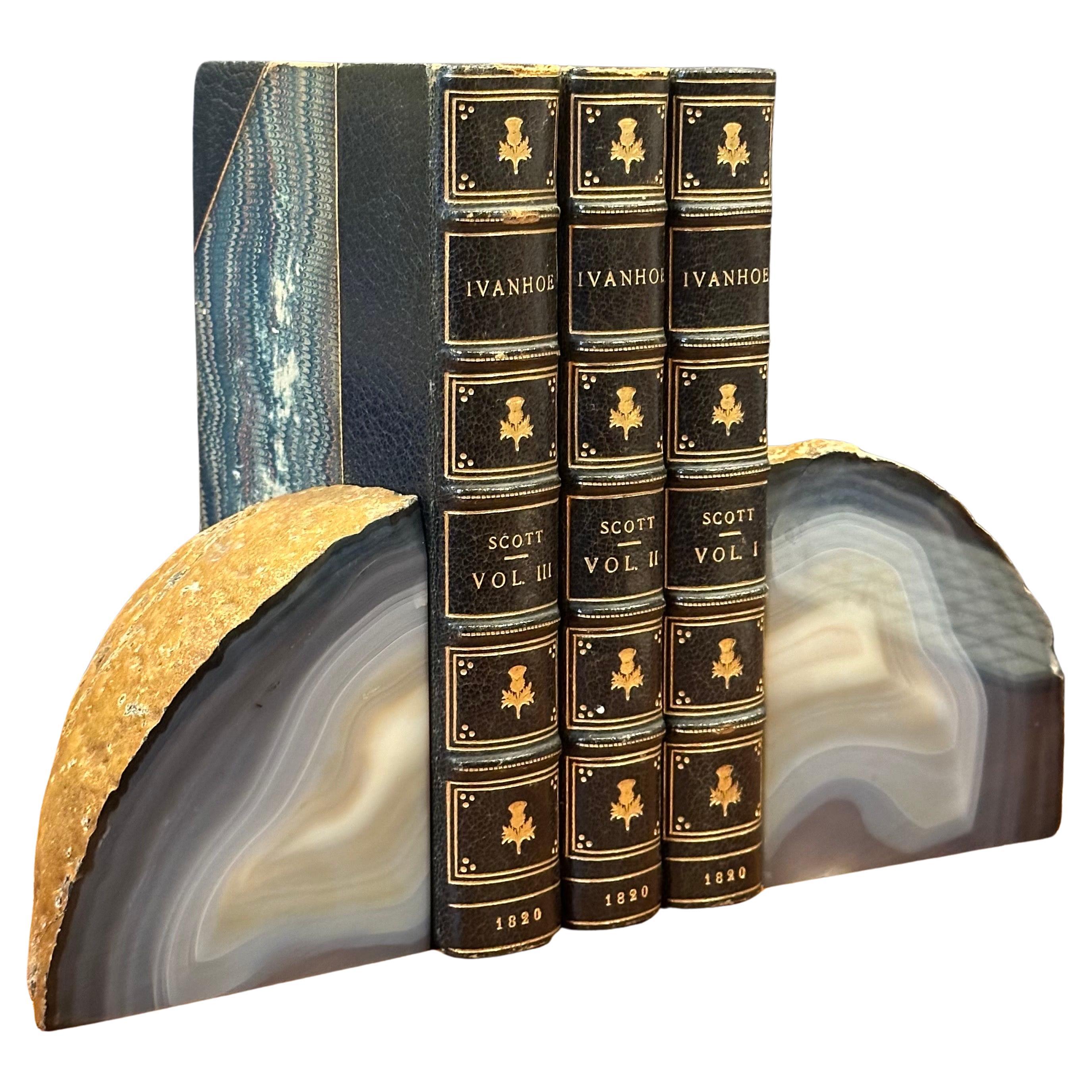 Versatile set of light blue colored geode bookends, circa 1980s. The set is in very good vintage condition with no chips or cracks and measures 7.25
