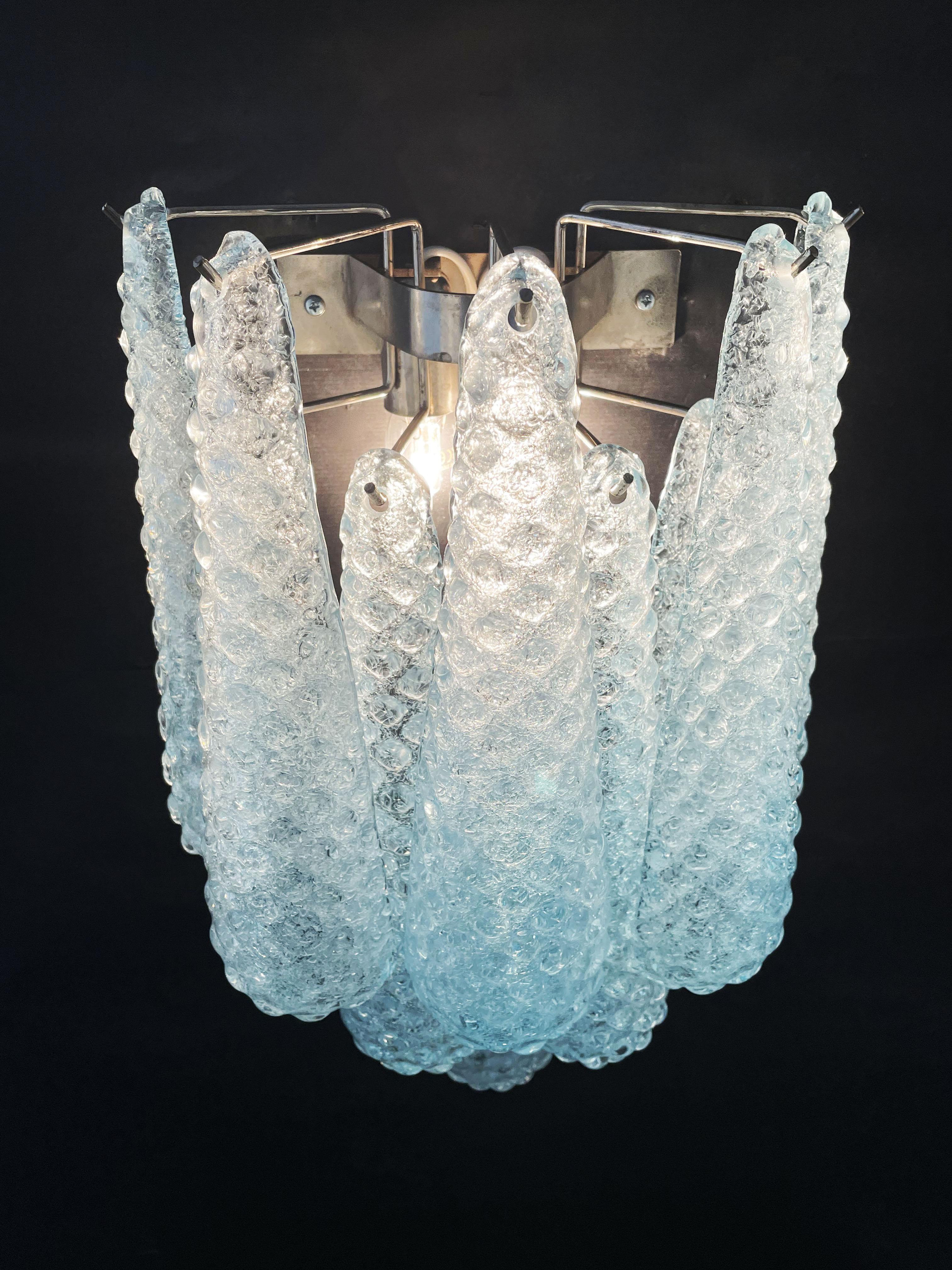 Paar vintage blaue Glasblütenblätter Tropfen Wandleuchter (Verzinkt) im Angebot