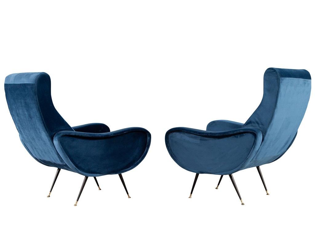 Late 20th Century Pair of Vintage Blue Velvet Italian Lounge Chairs For Sale