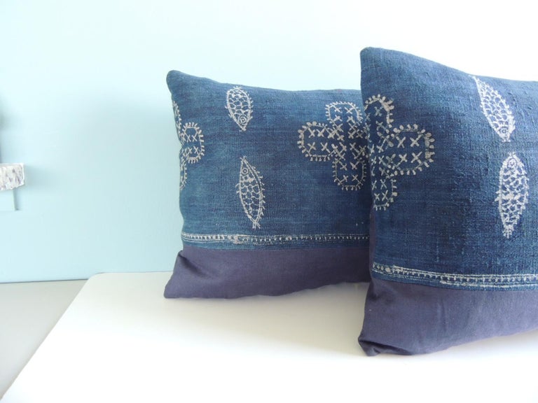 Pair of vintage blue & white Asian bolster decorative pillows, linen
frames and linen backings.
Decorative pillow handcrafted and designed in the USA. 
Closure by stitch (no zipper closure) with custom-made feather/Down pillow insert.
Size: 15'