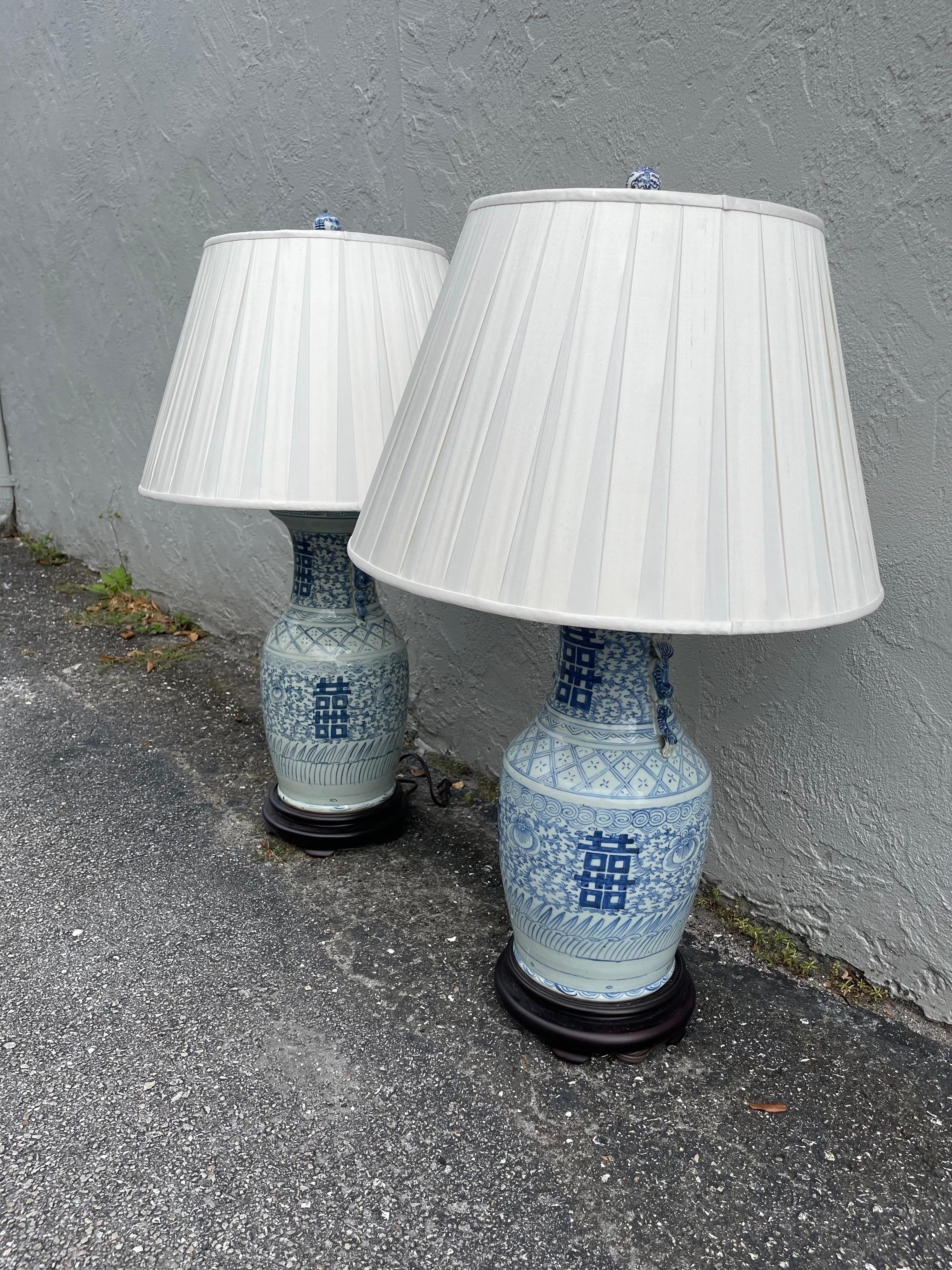 Pair of Vintage Blue & White Chinese Lamps 7