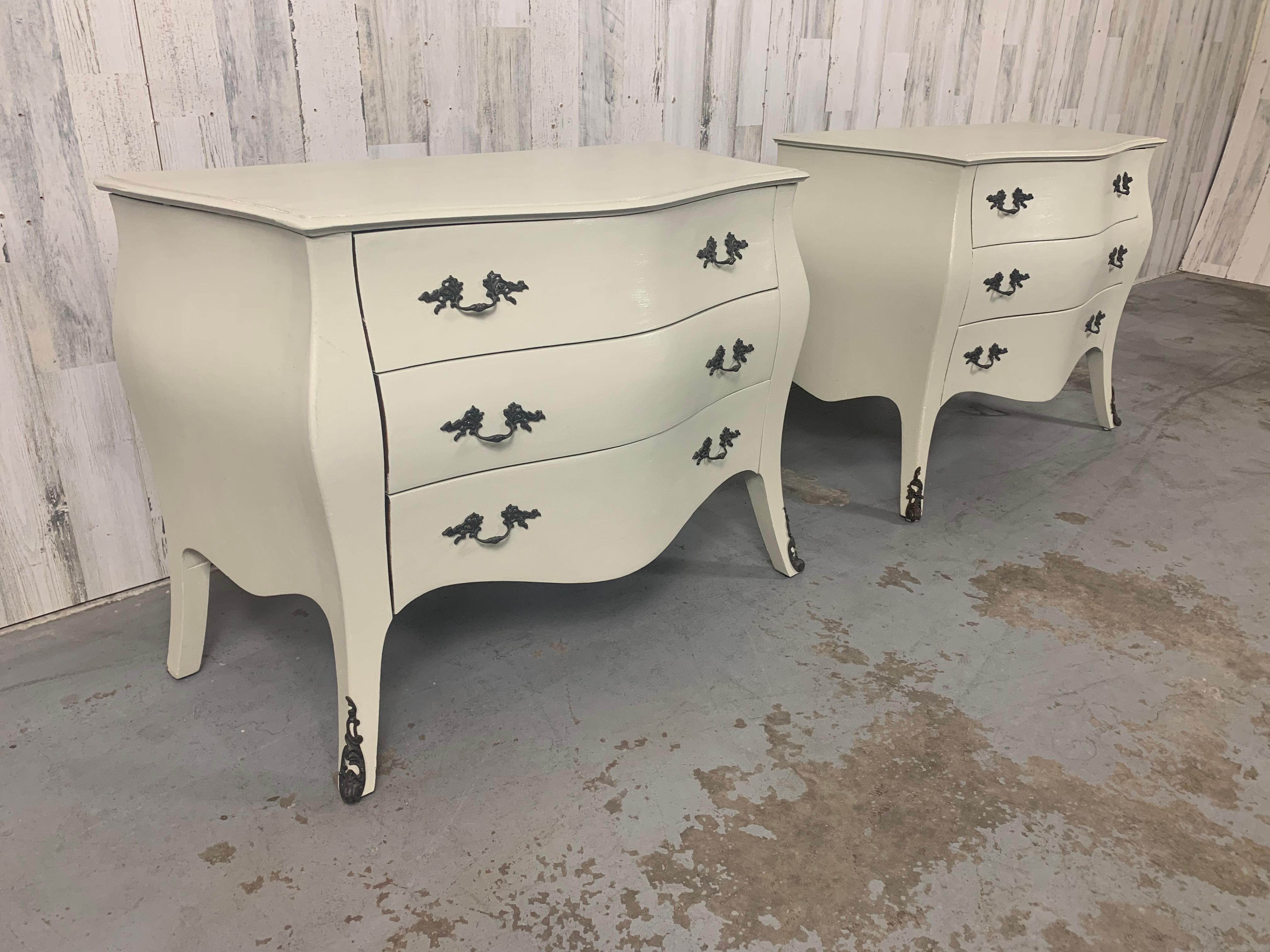 Coppia di commodes a bombe d'epoca in vendita 6