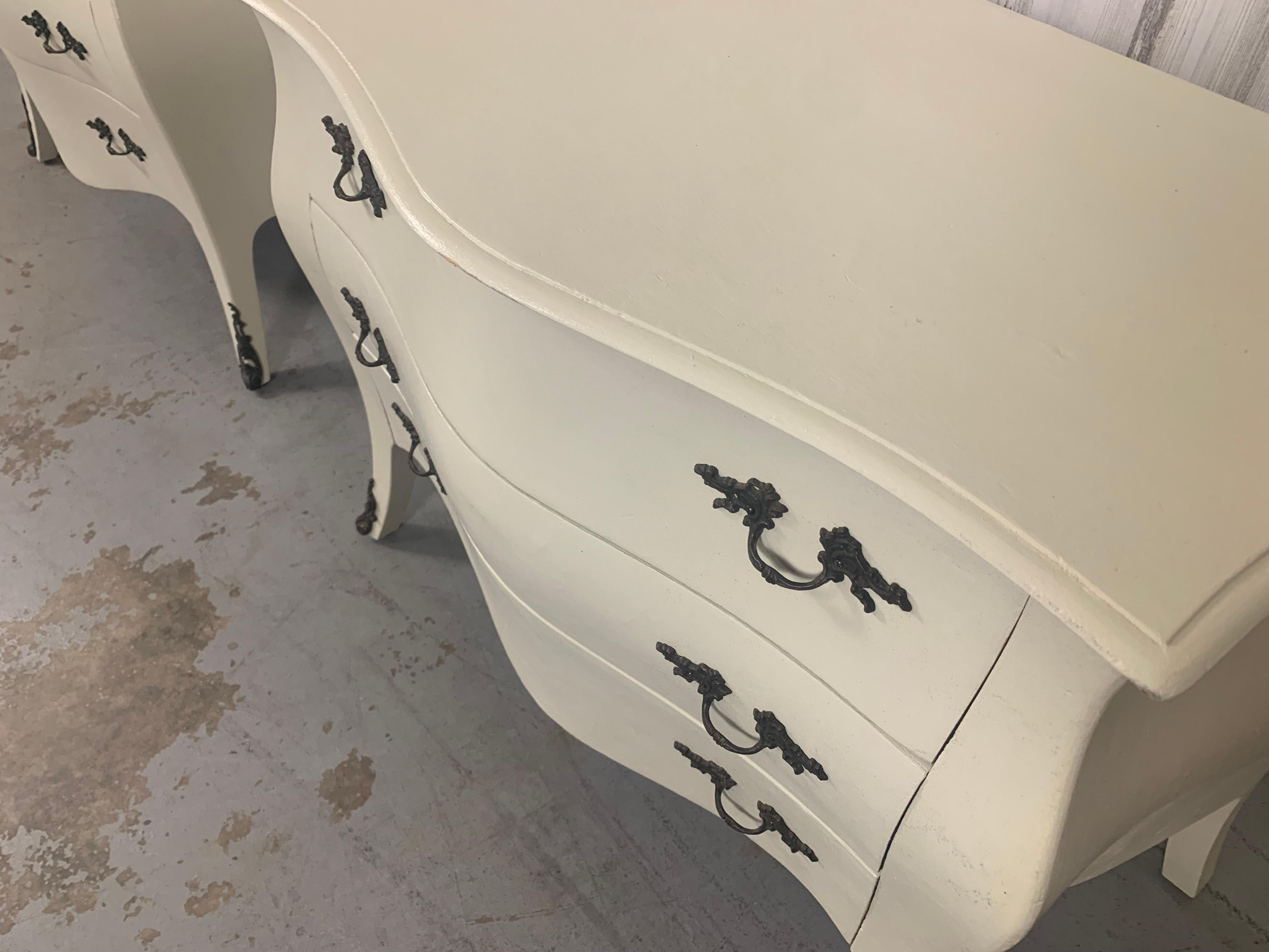 XX secolo Coppia di commodes a bombe d'epoca in vendita