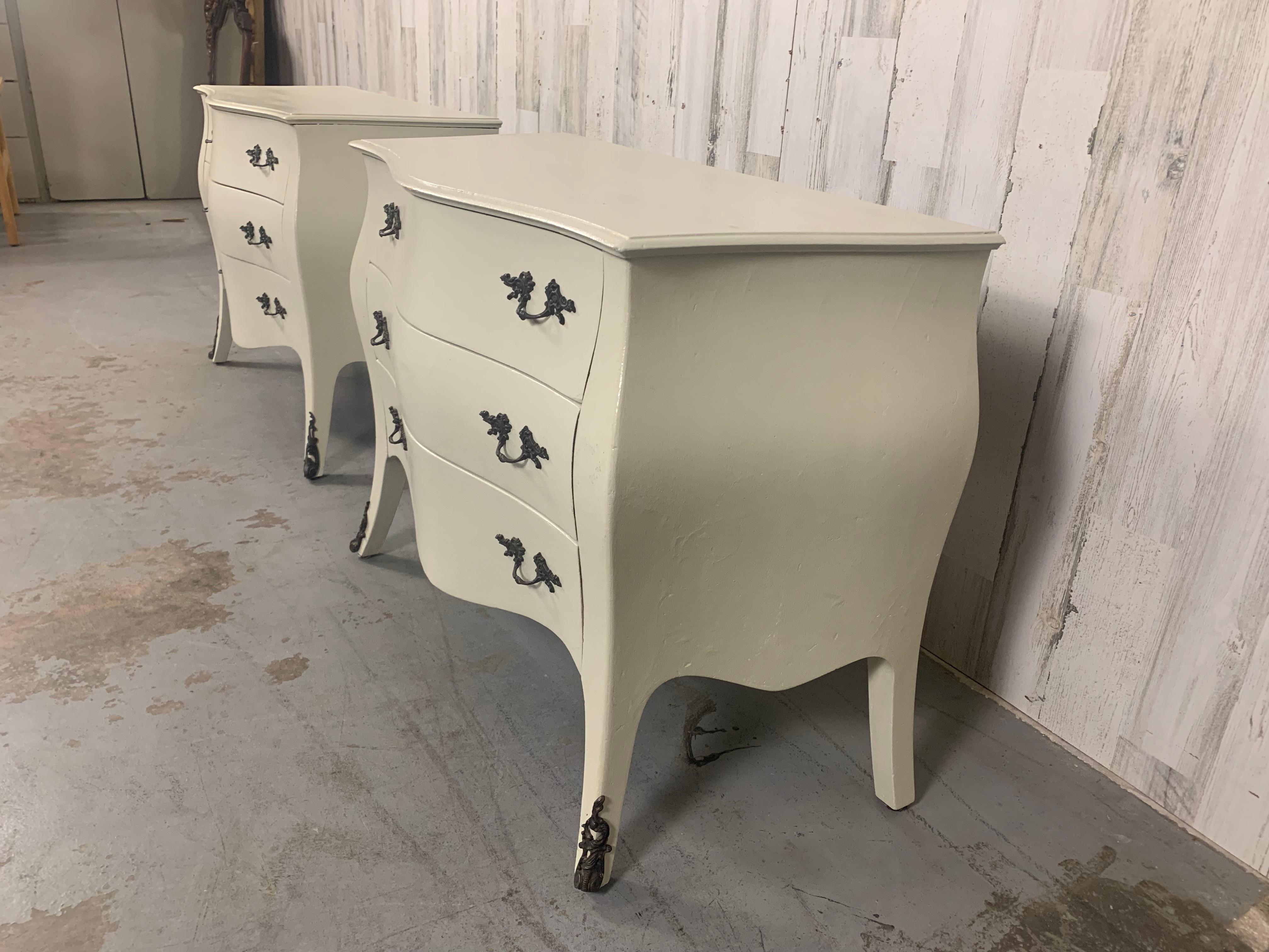 Metallo Coppia di commodes a bombe d'epoca in vendita
