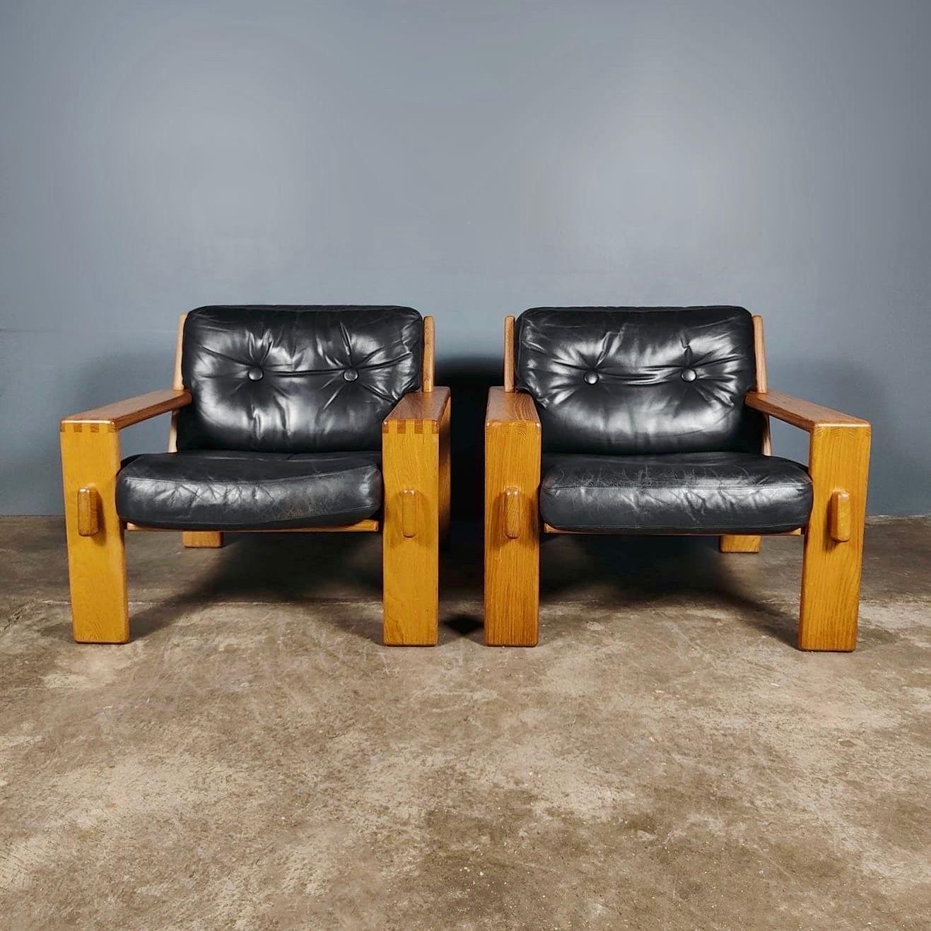 New Stock ✅

Pair Of Vintage Bonanza Black Leather Armchairs By Esko Pajamies For Asko Mid Century Retro MCM

This unique, comfortable and super stylish pair of Bonanza black leather armchairs in a blonde oak designed by Esko Pajamies for the
