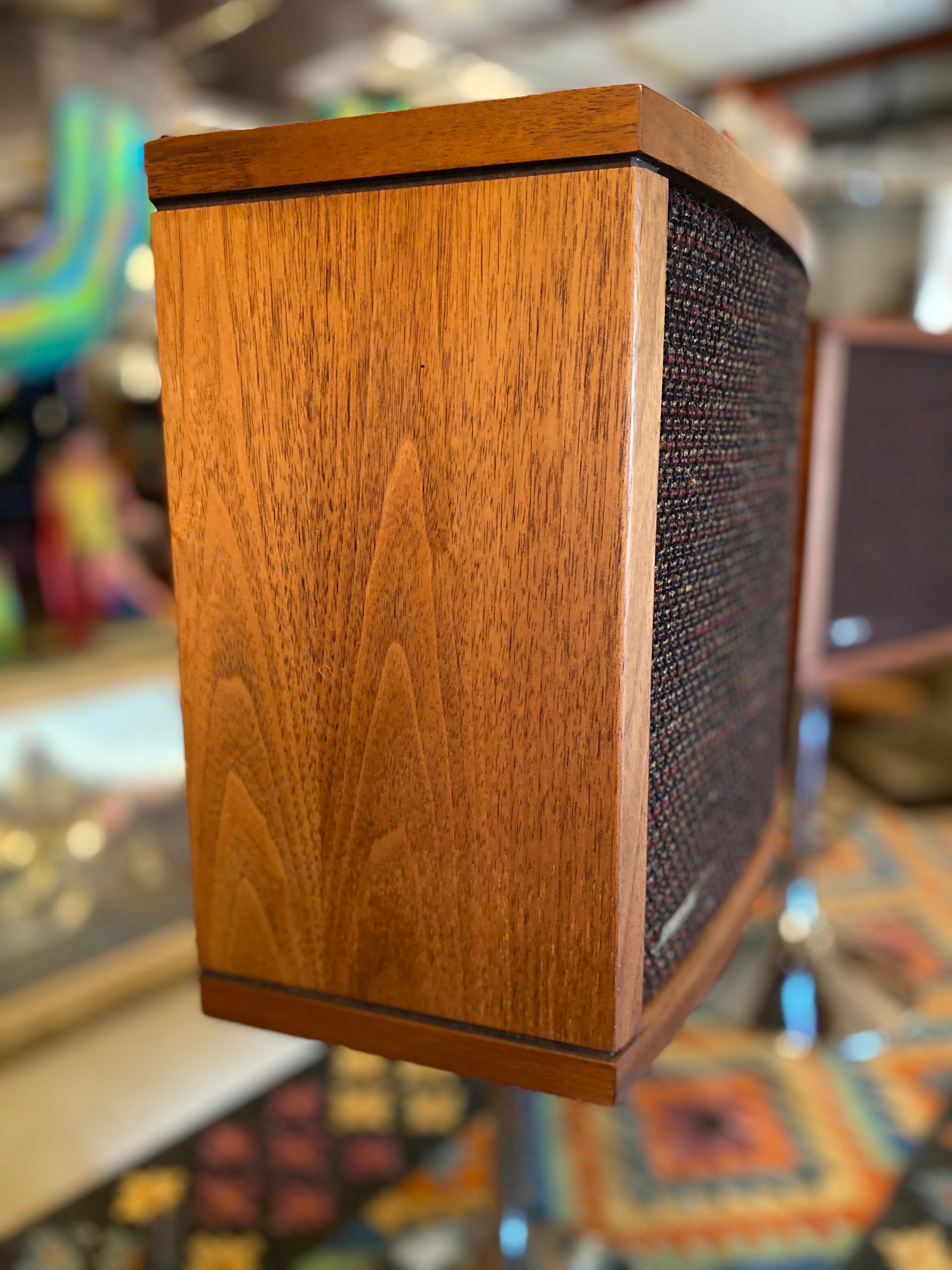 Pair of beautiful vintage Bose 901 Series III Direct/Reflecting speakers made in 1976 is made of walnut with chrome Eero Saarinen style tulip bases. The speakers are in great vintage condition and come with an owner's manual, but setup instructions