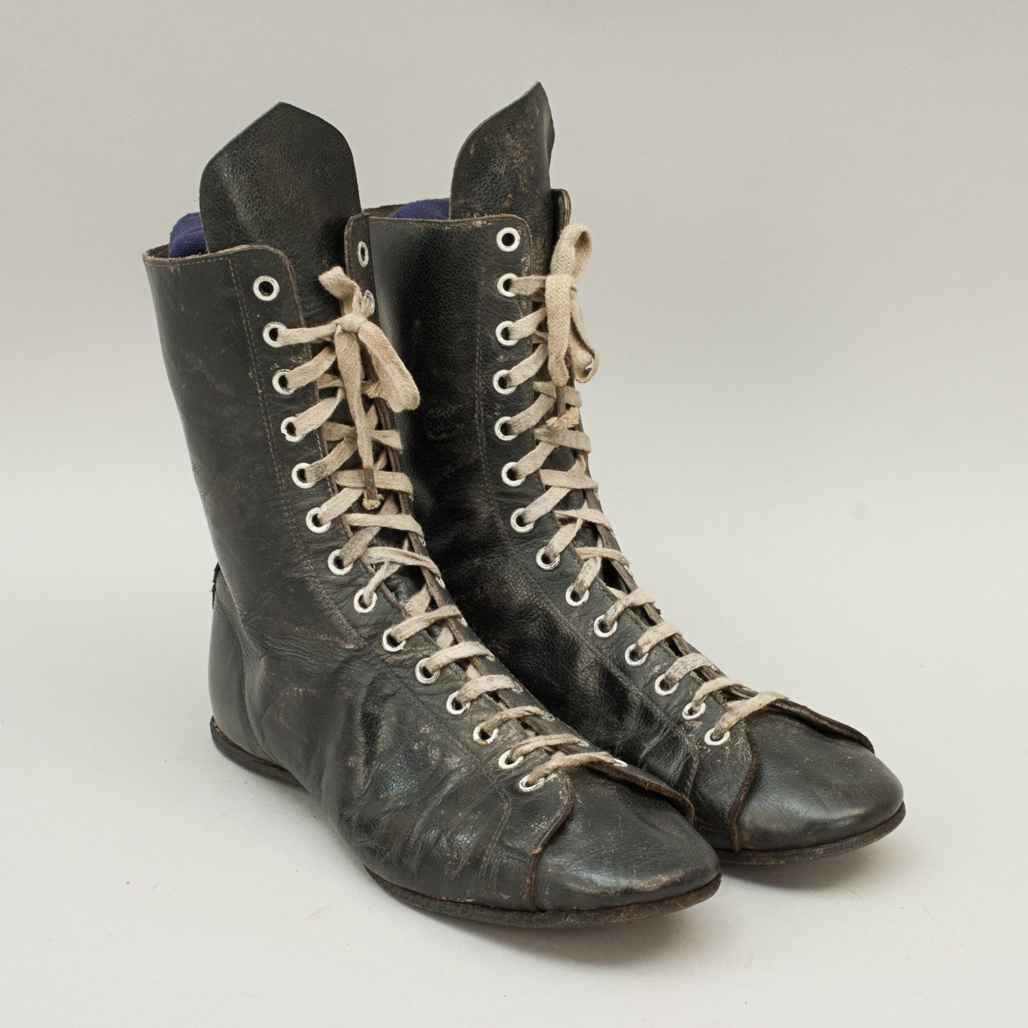 Pair Of Vintage Boxing Boots In Black Leather At 1stdibs