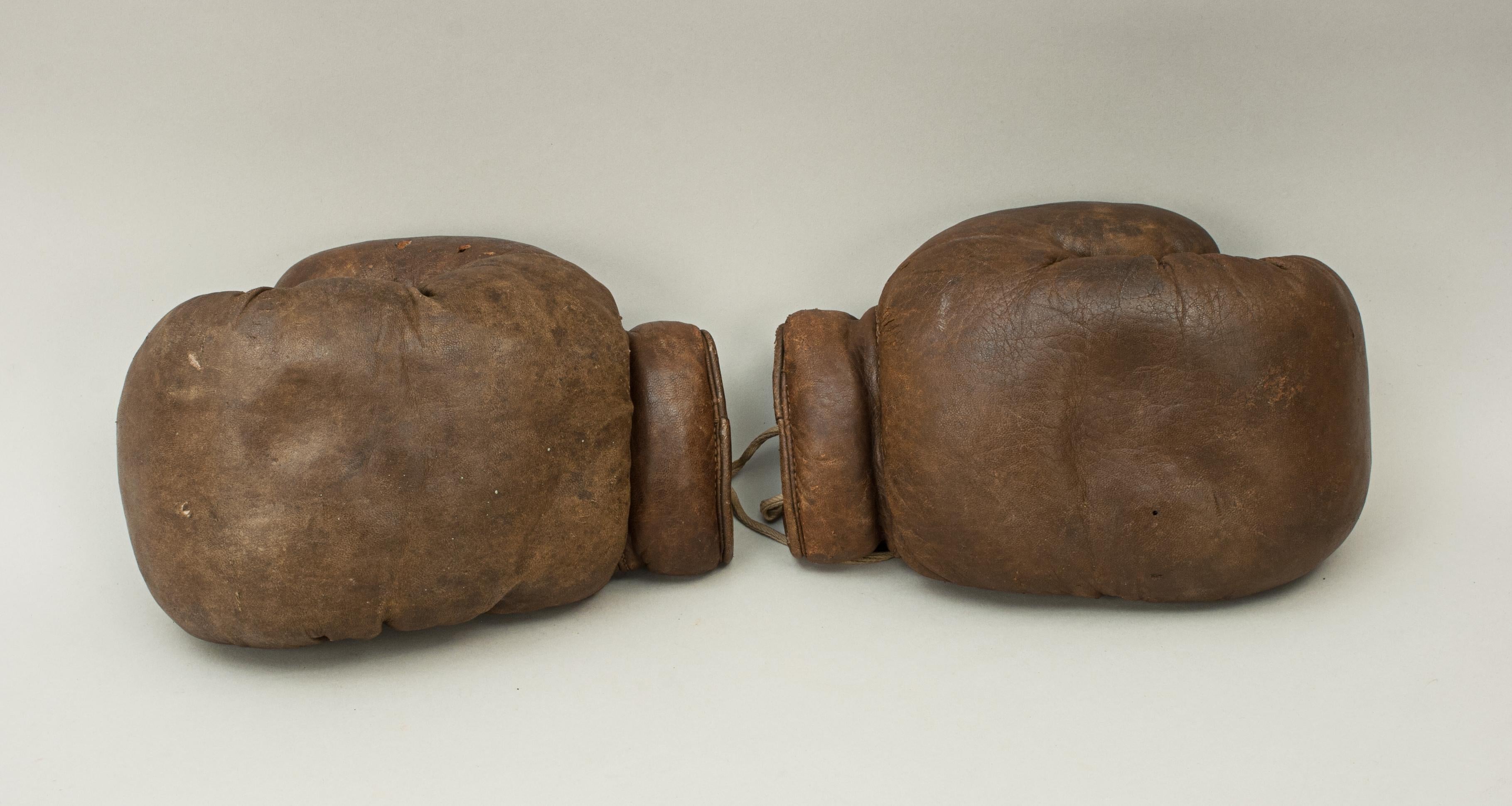 Mid-20th Century Pair of Vintage Boxing Gloves in Leather