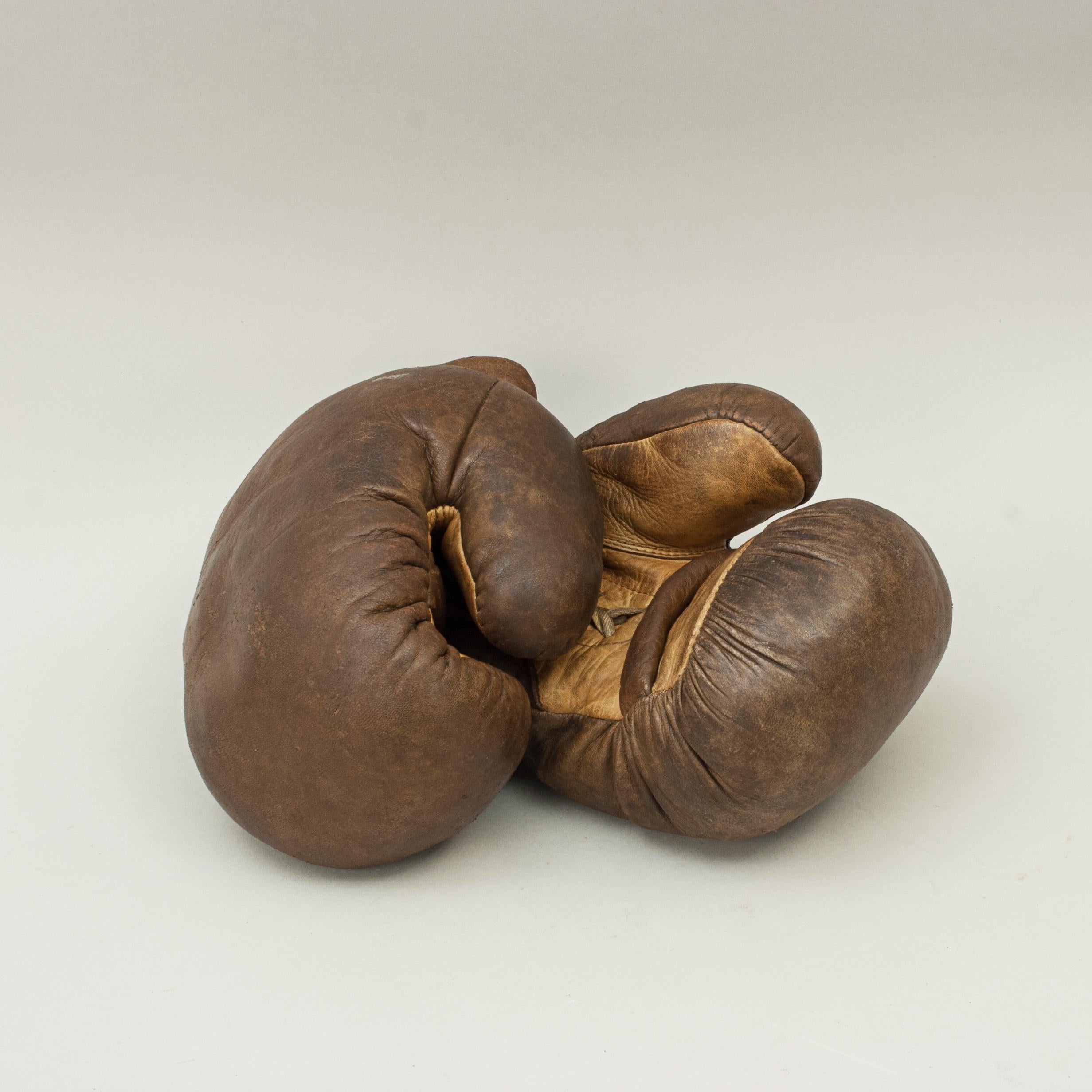 Pair of Vintage Boxing Gloves in Leather 1
