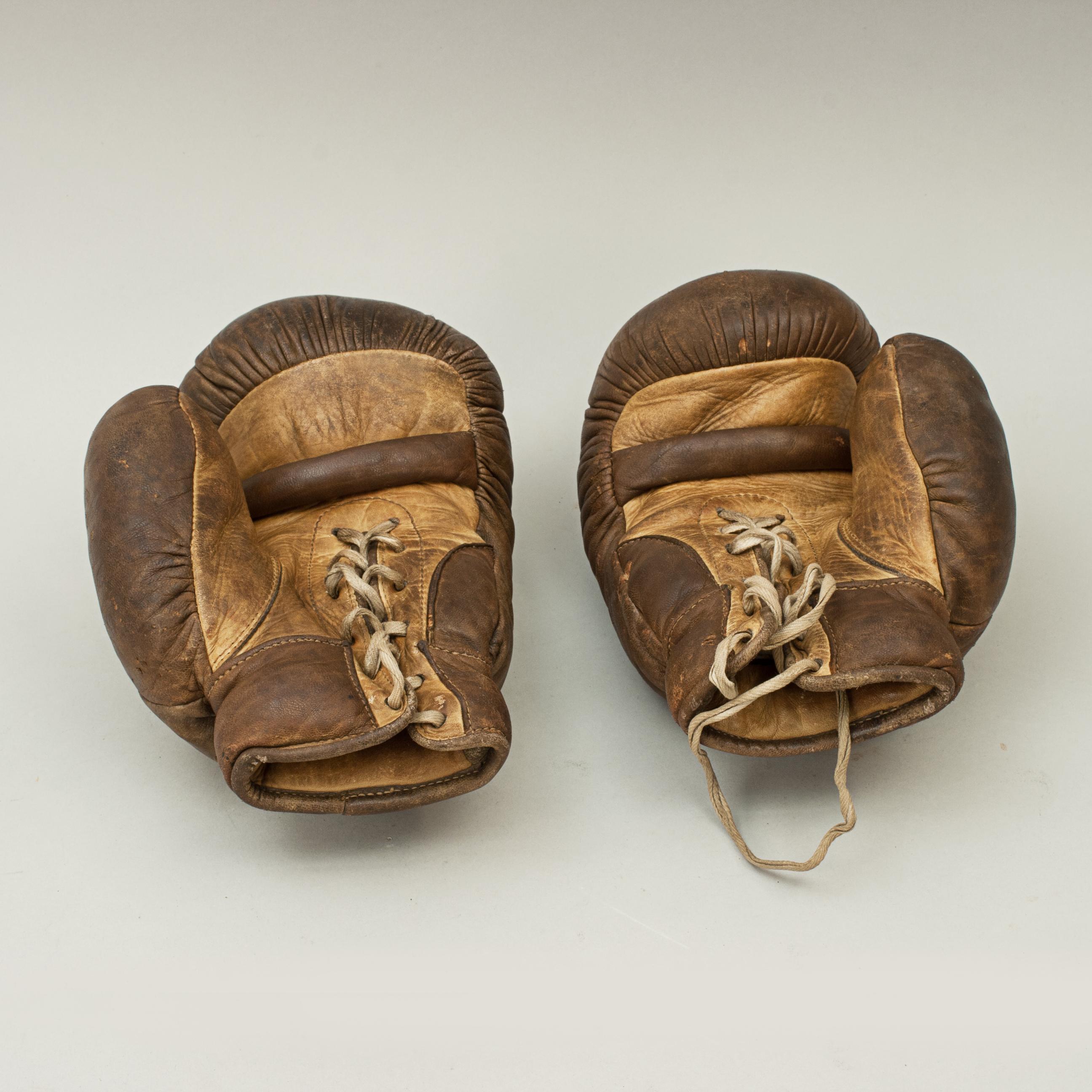 Pair of Vintage Boxing Gloves in Leather 2