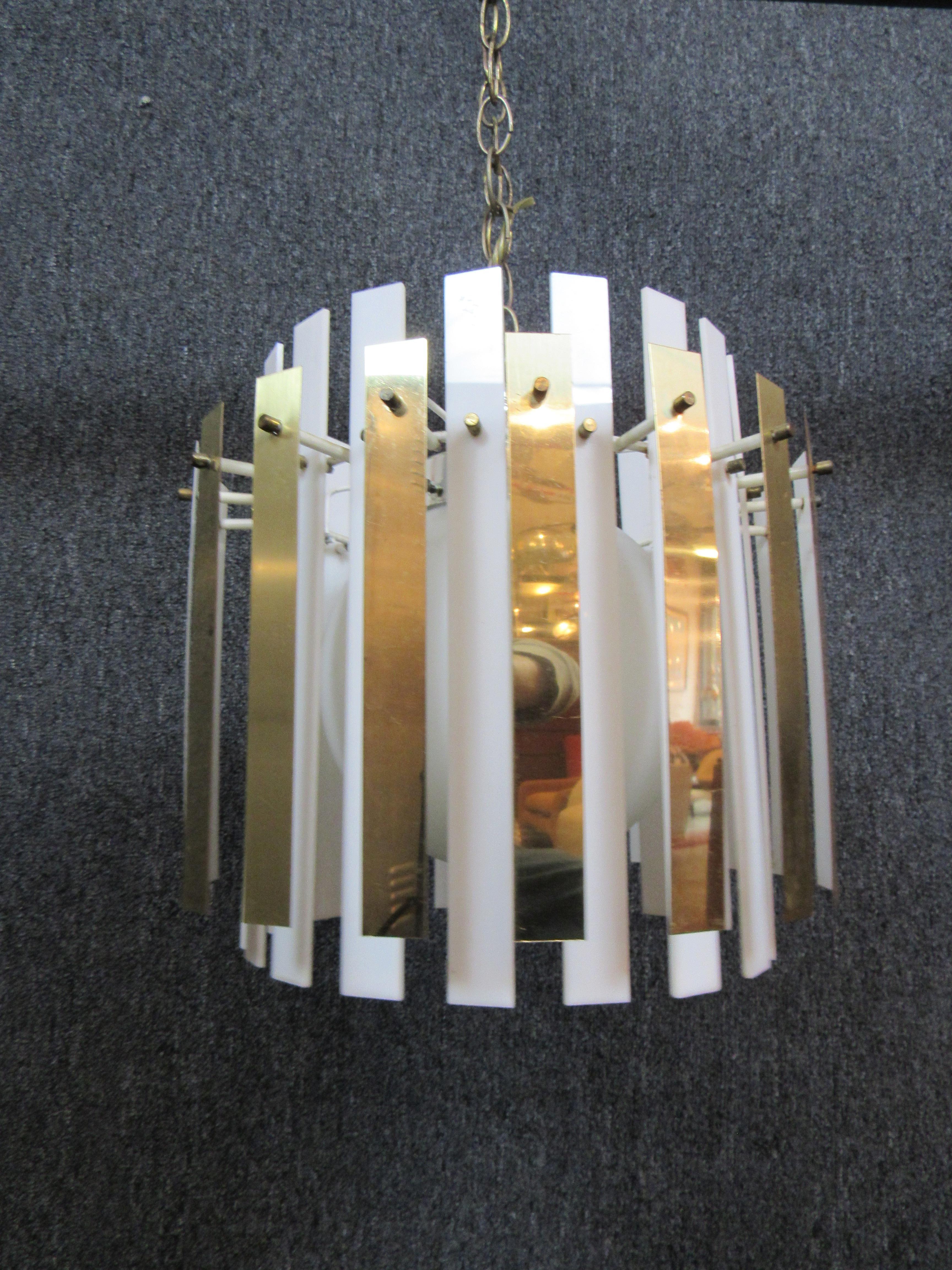 Pair of Vintage Brass & Acrylic Ribbon Pendants For Sale 3