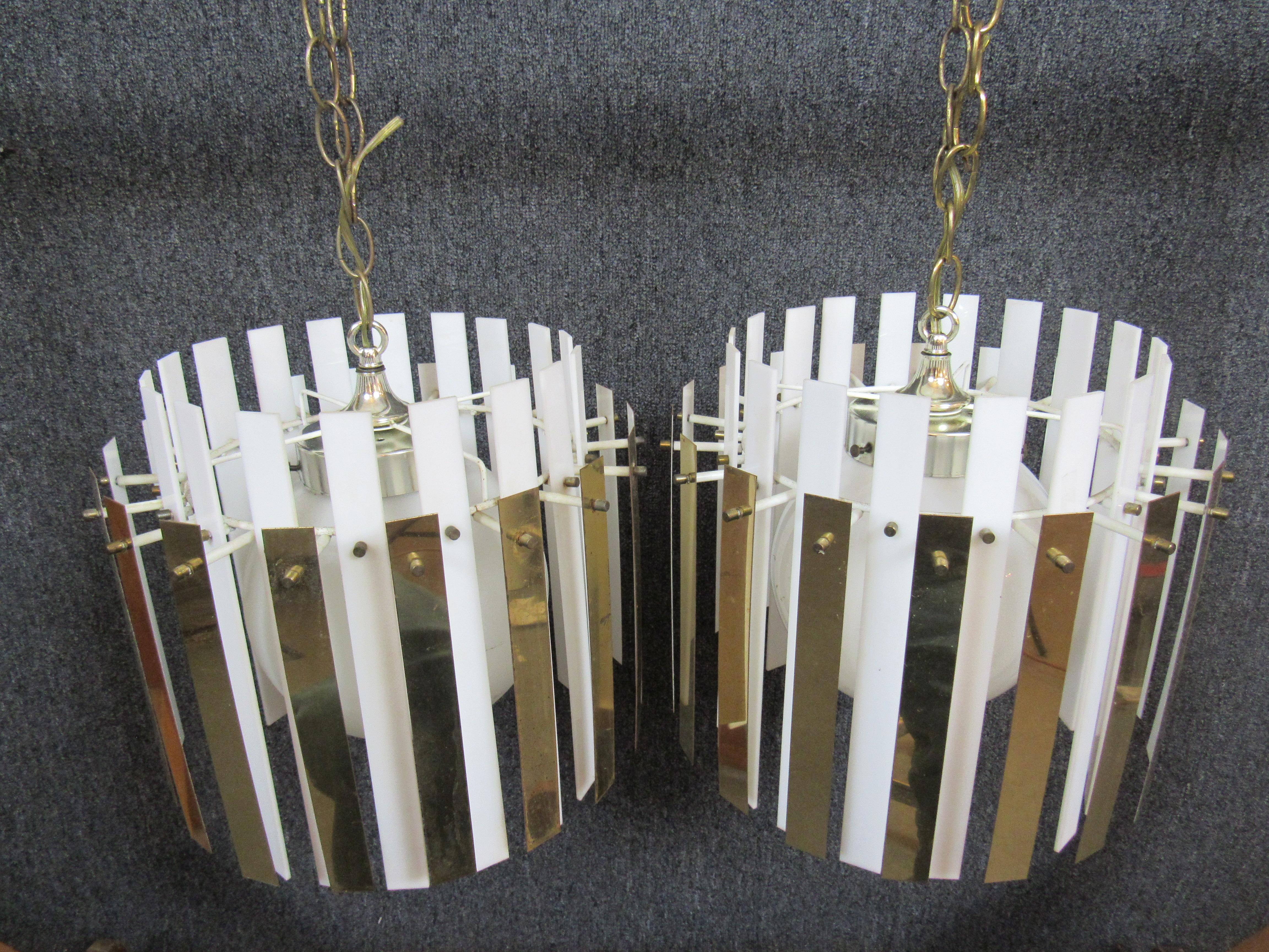 Mid-Century Modern Pair of Vintage Brass & Acrylic Ribbon Pendants For Sale