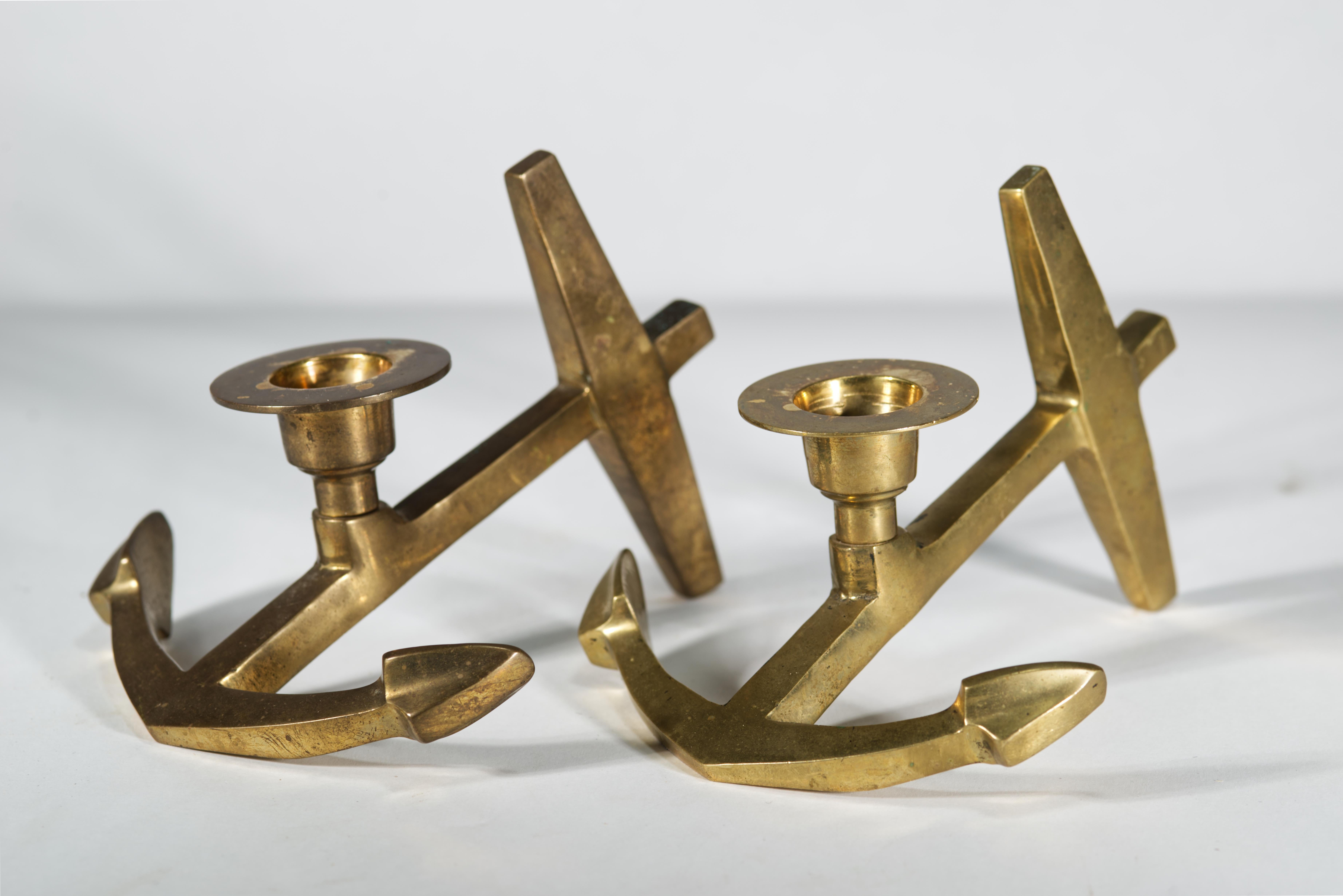 Mid-Century moderno Coppia di candelieri ad ancora in ottone d'epoca in vendita