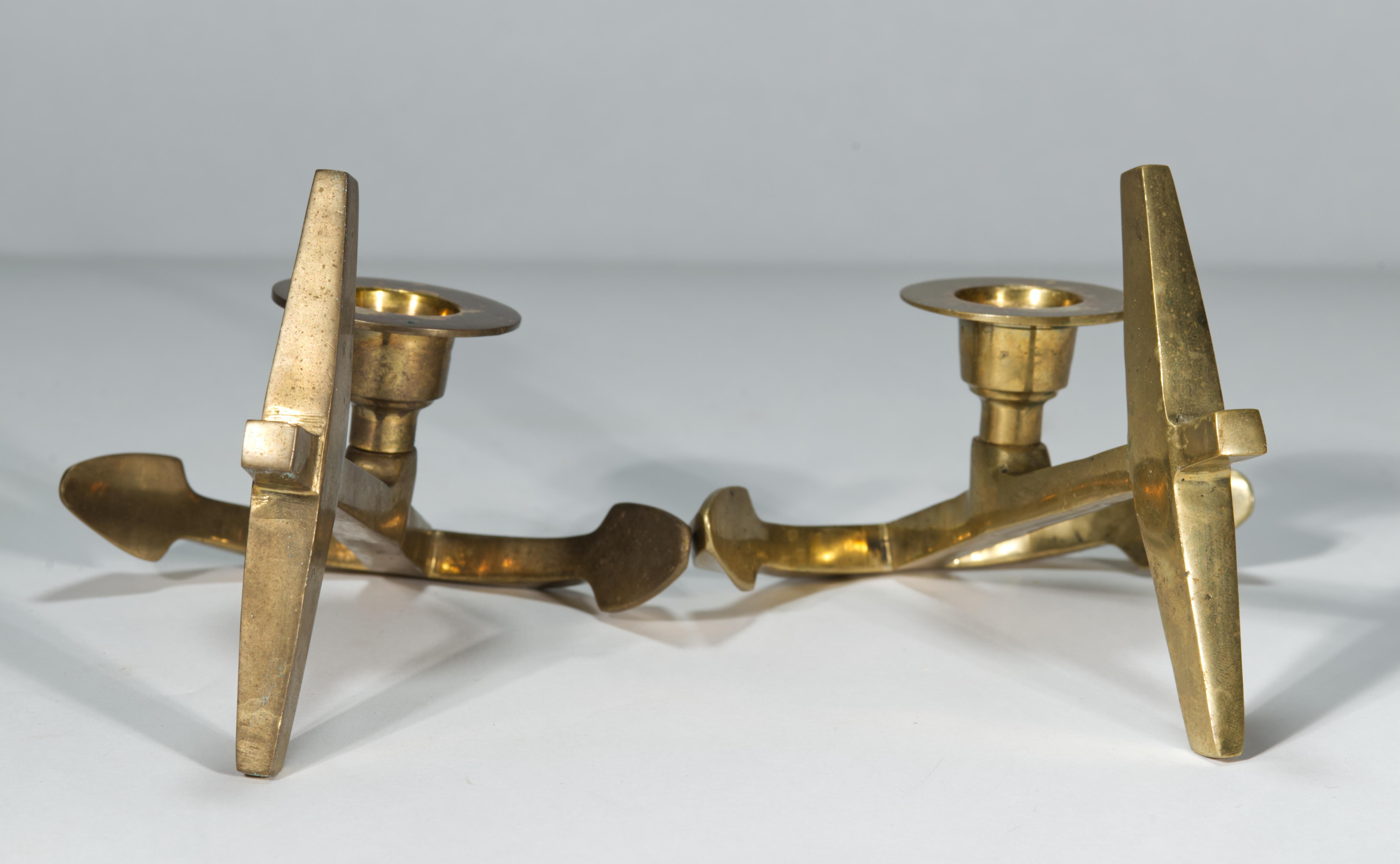 XX secolo Coppia di candelieri ad ancora in ottone d'epoca in vendita