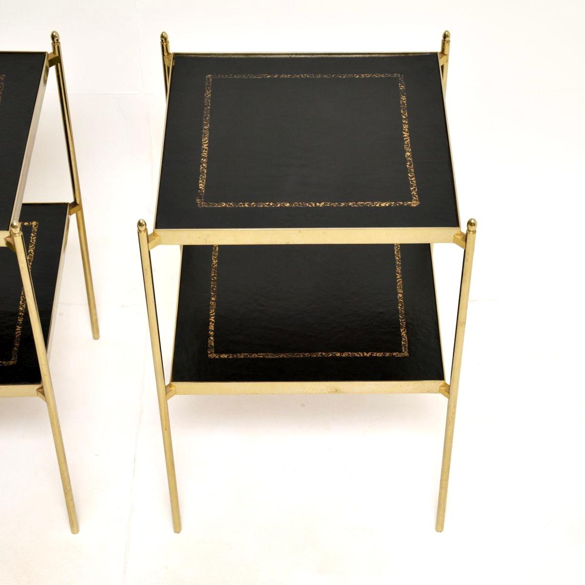 Britannique Paire de tables d'appoint vintage en laiton et cuir en vente