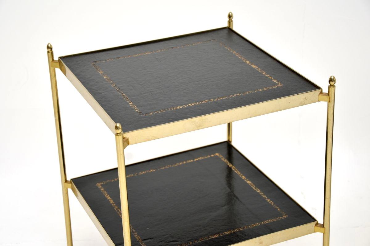 Paire de tables d'appoint vintage en laiton et cuir Bon état - En vente à London, GB