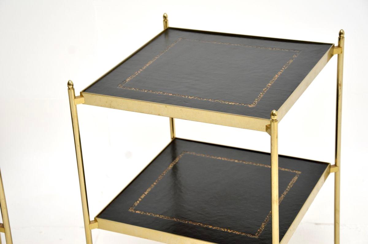 Milieu du XXe siècle Paire de tables d'appoint vintage en laiton et cuir en vente