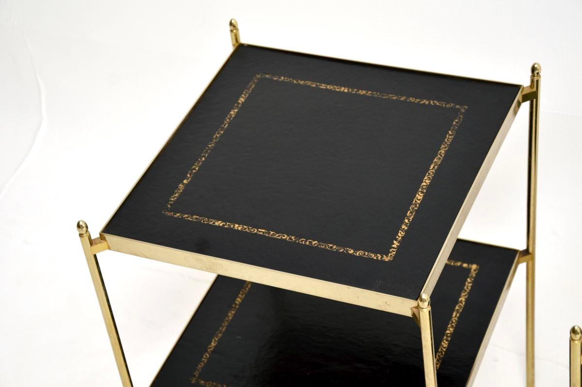 Laiton Paire de tables d'appoint vintage en laiton et cuir en vente