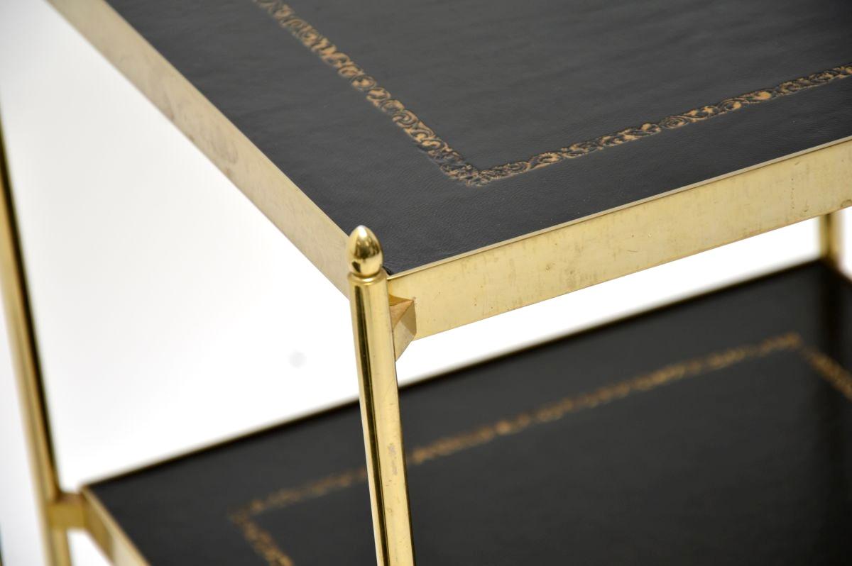 Paire de tables d'appoint vintage en laiton et cuir en vente 1