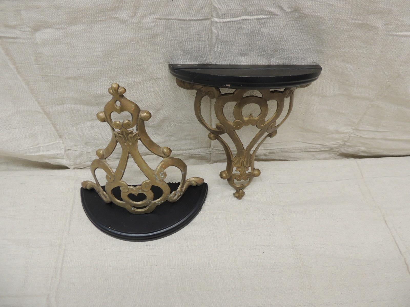 Pair of vintage brass and wood plate holding brackets
demilune shape on the top of the brackets.
Brass motifs underneath
Hanging brackets in the back
Made in India
Size: 9.5