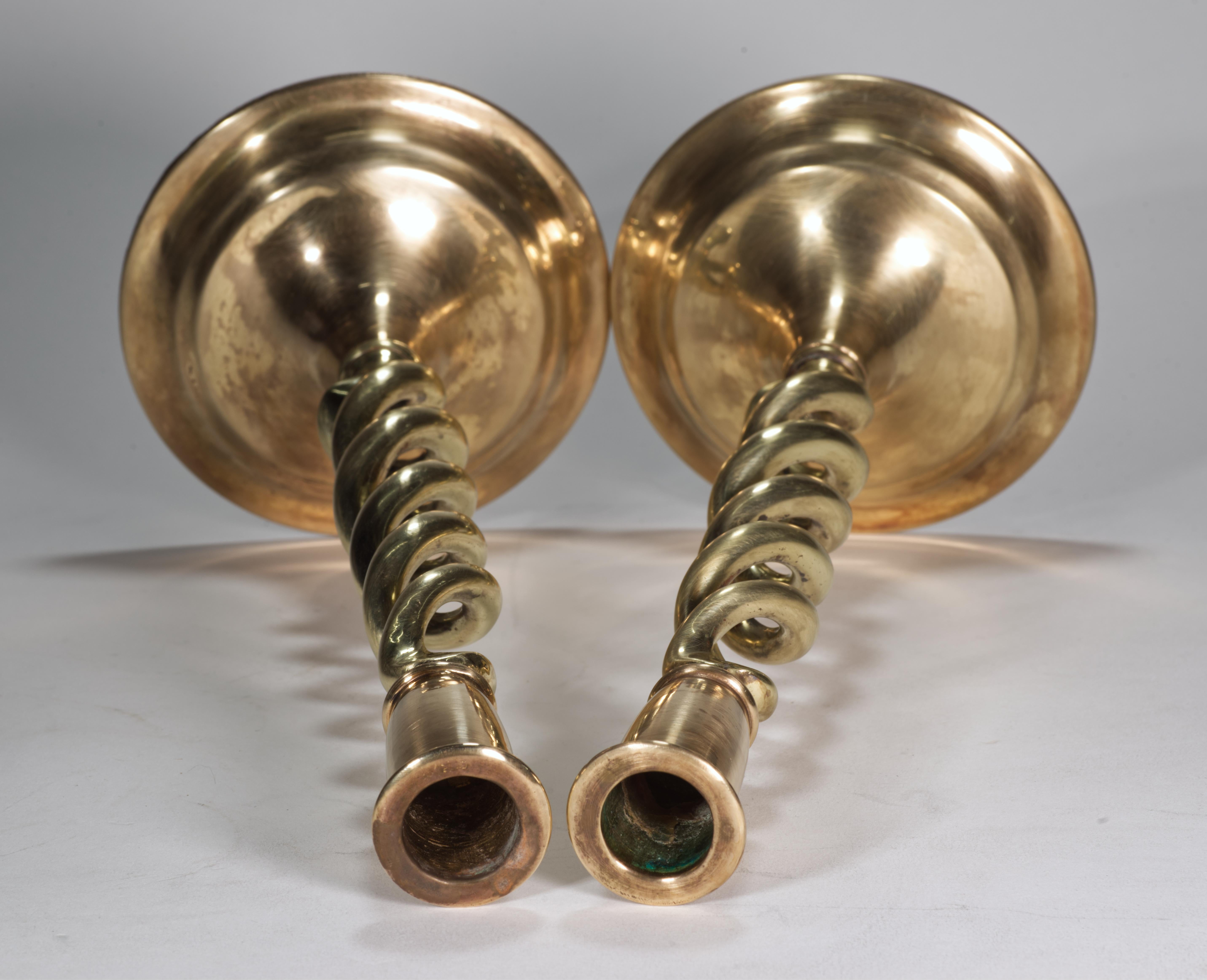 Coppia di candelieri Barley Twist in ottone d'epoca, Inghilterra, anni '30 in vendita 6