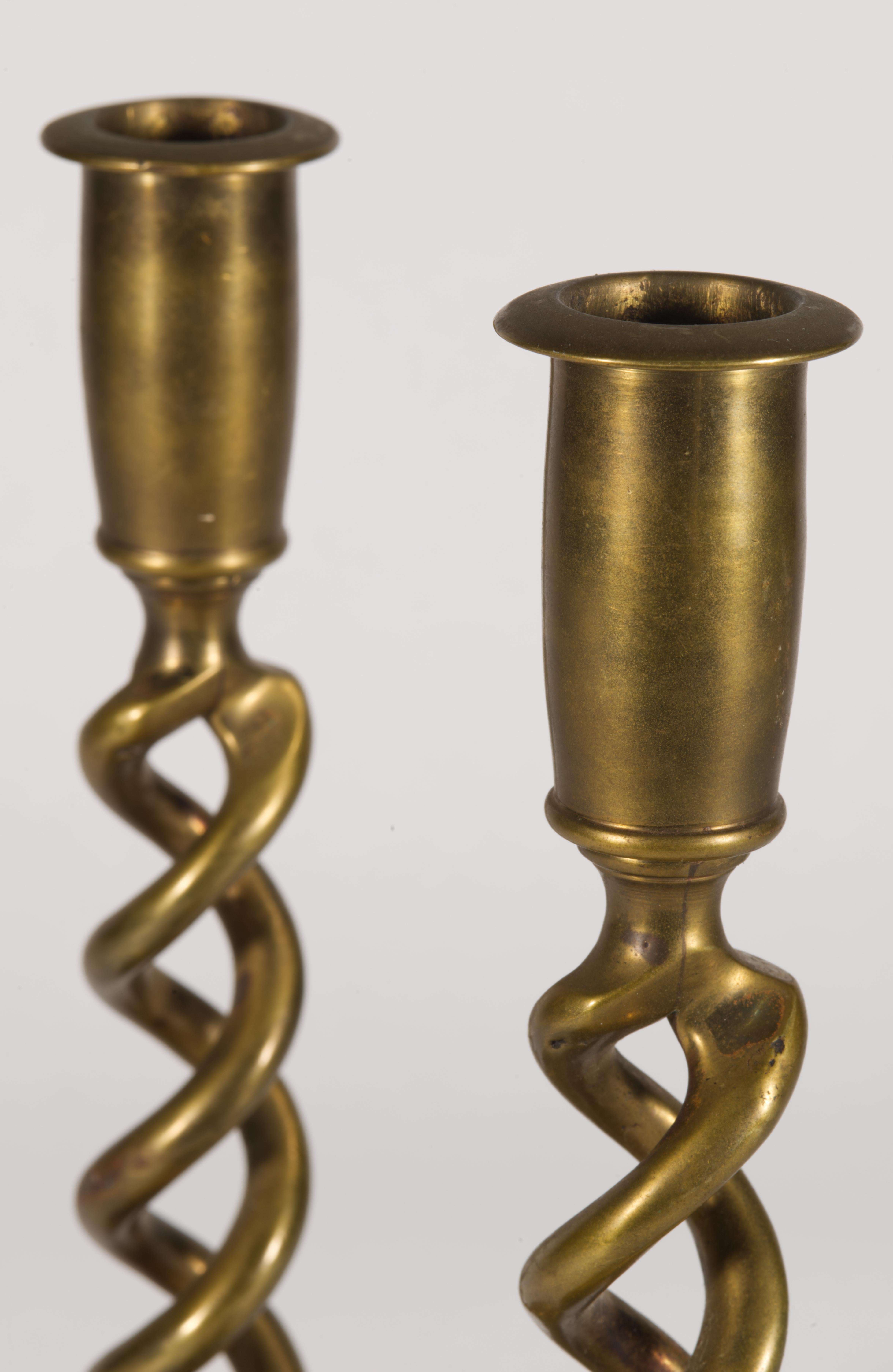 Calco Coppia di candelabri d'ottone d'epoca in stile giacobiano, anni '20-'30 in vendita