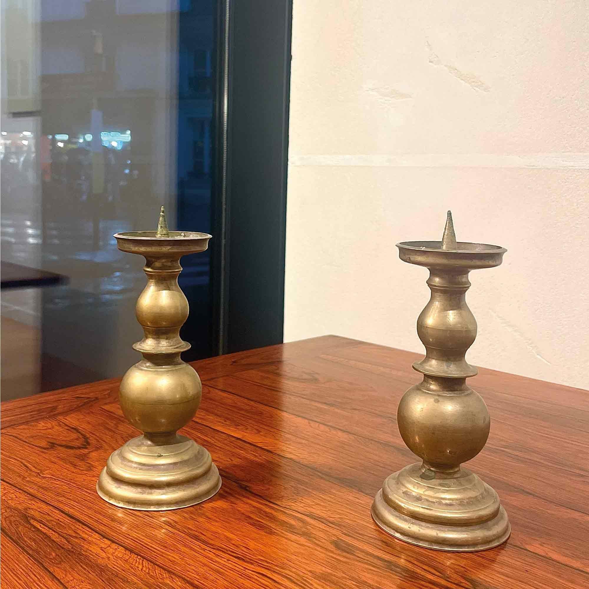 Brushed Pair of vintage brass candlesticks For Sale