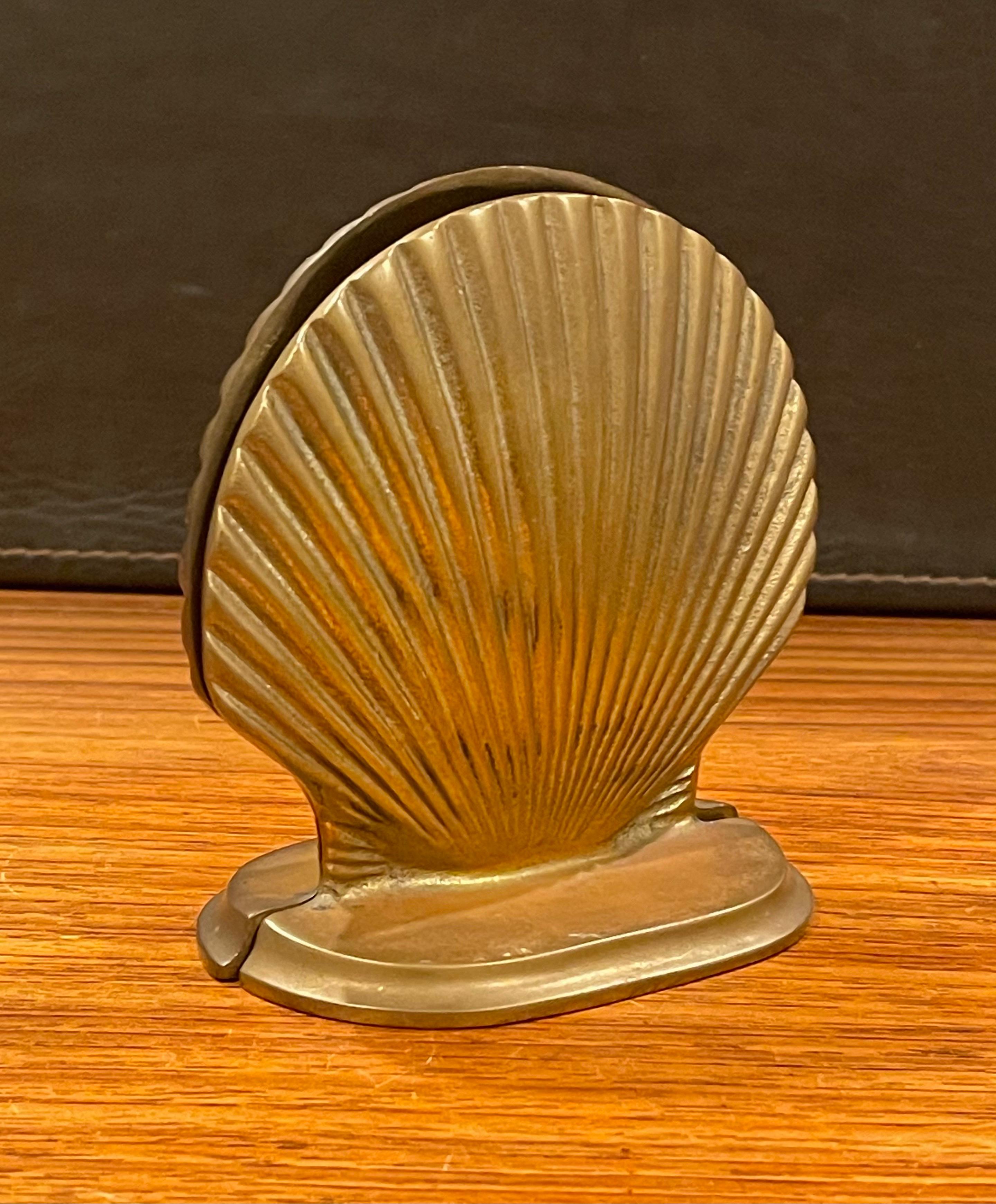 shell book ends